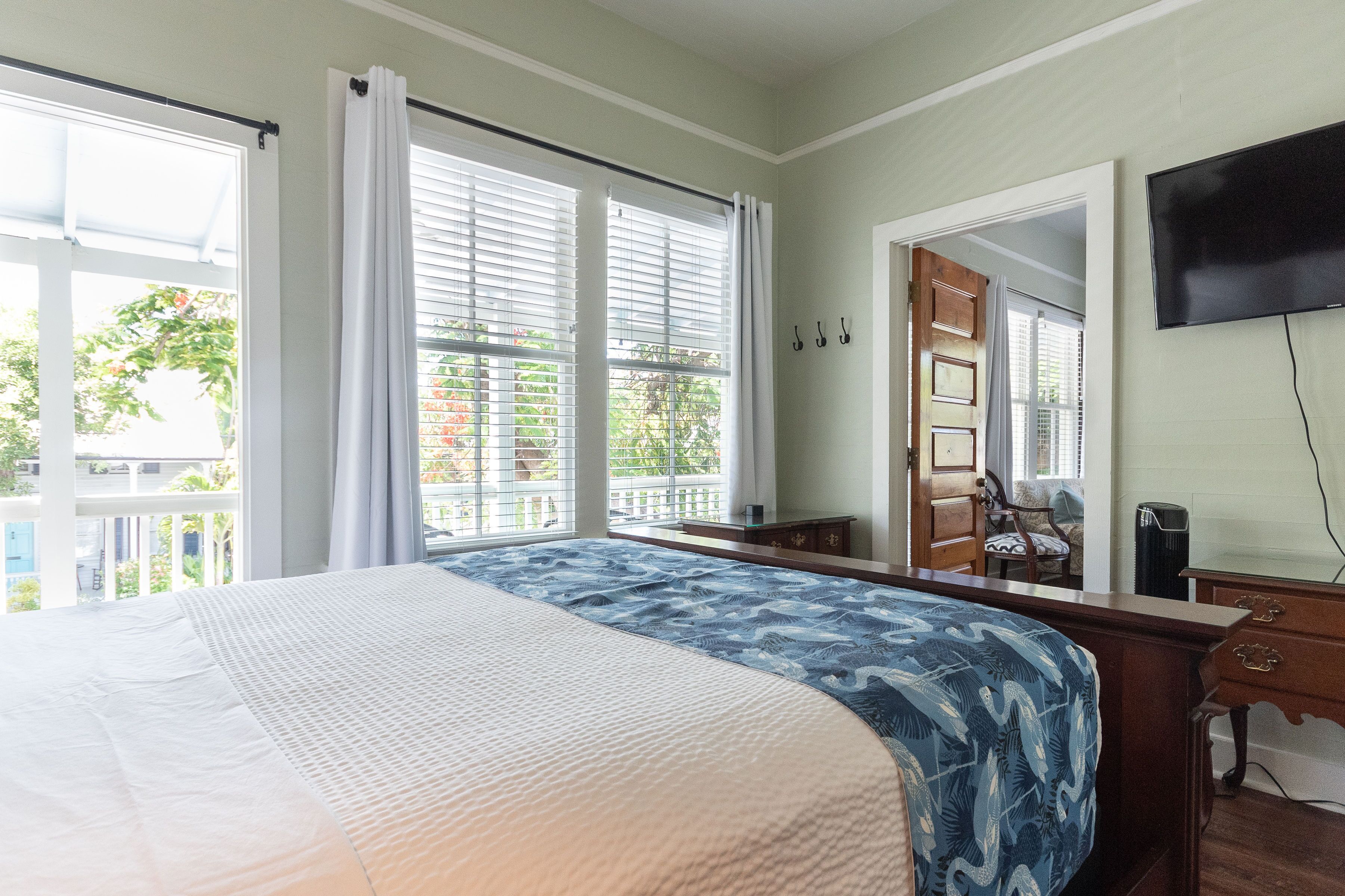 Frances Street Bottle Inn