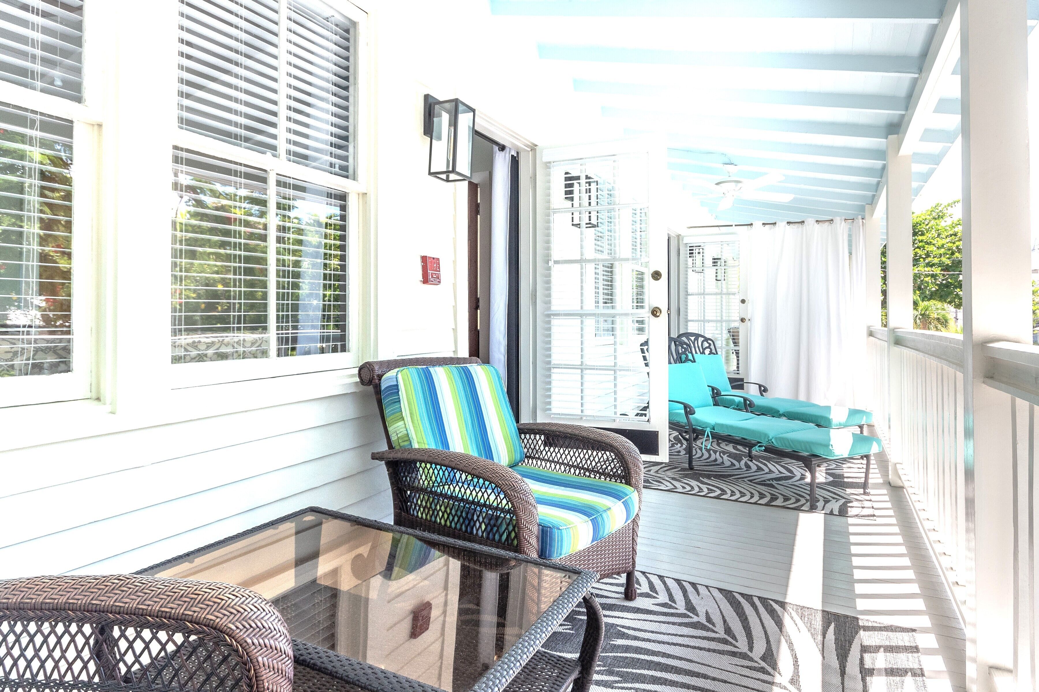 Frances Street Bottle Inn