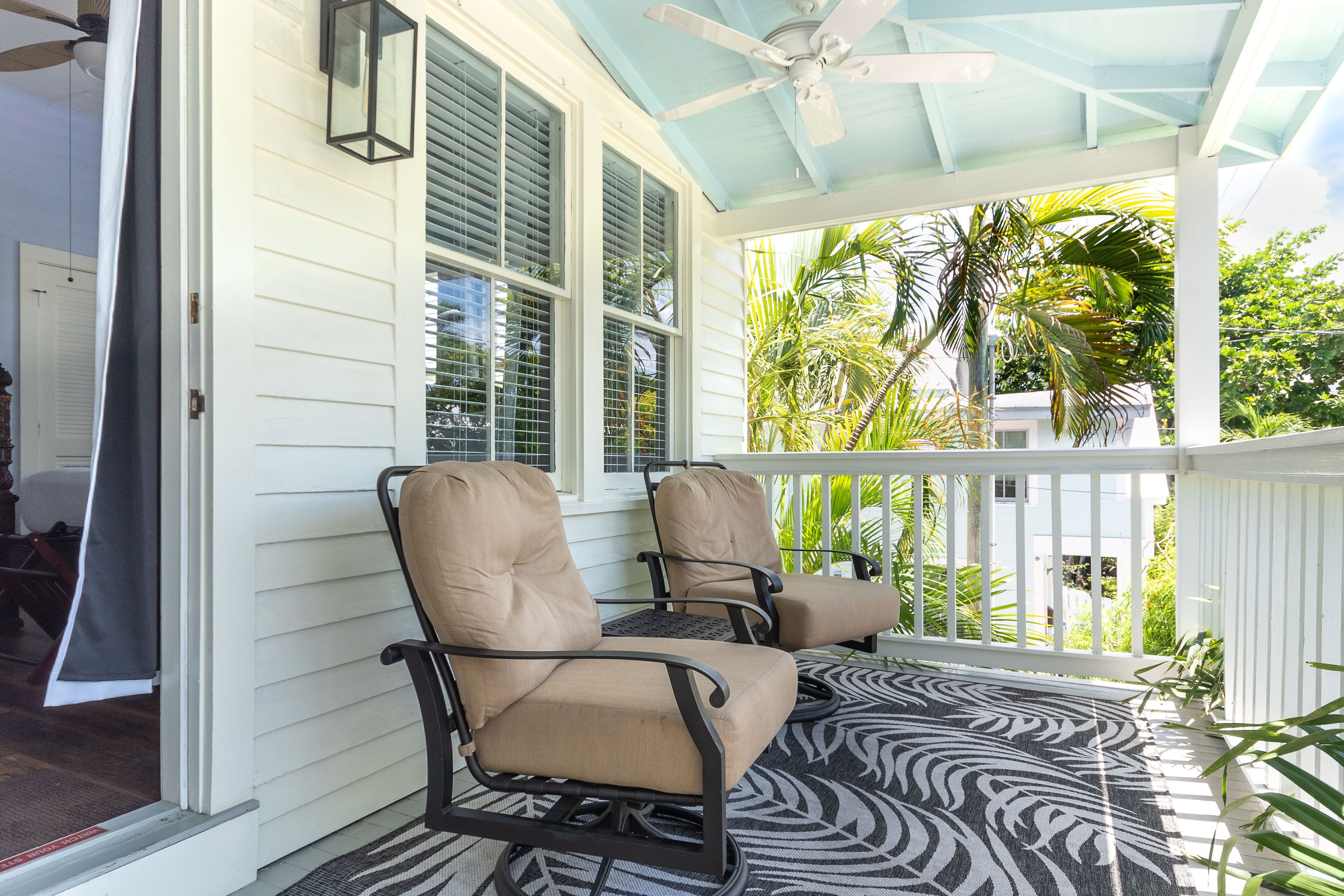 Frances Street Bottle Inn