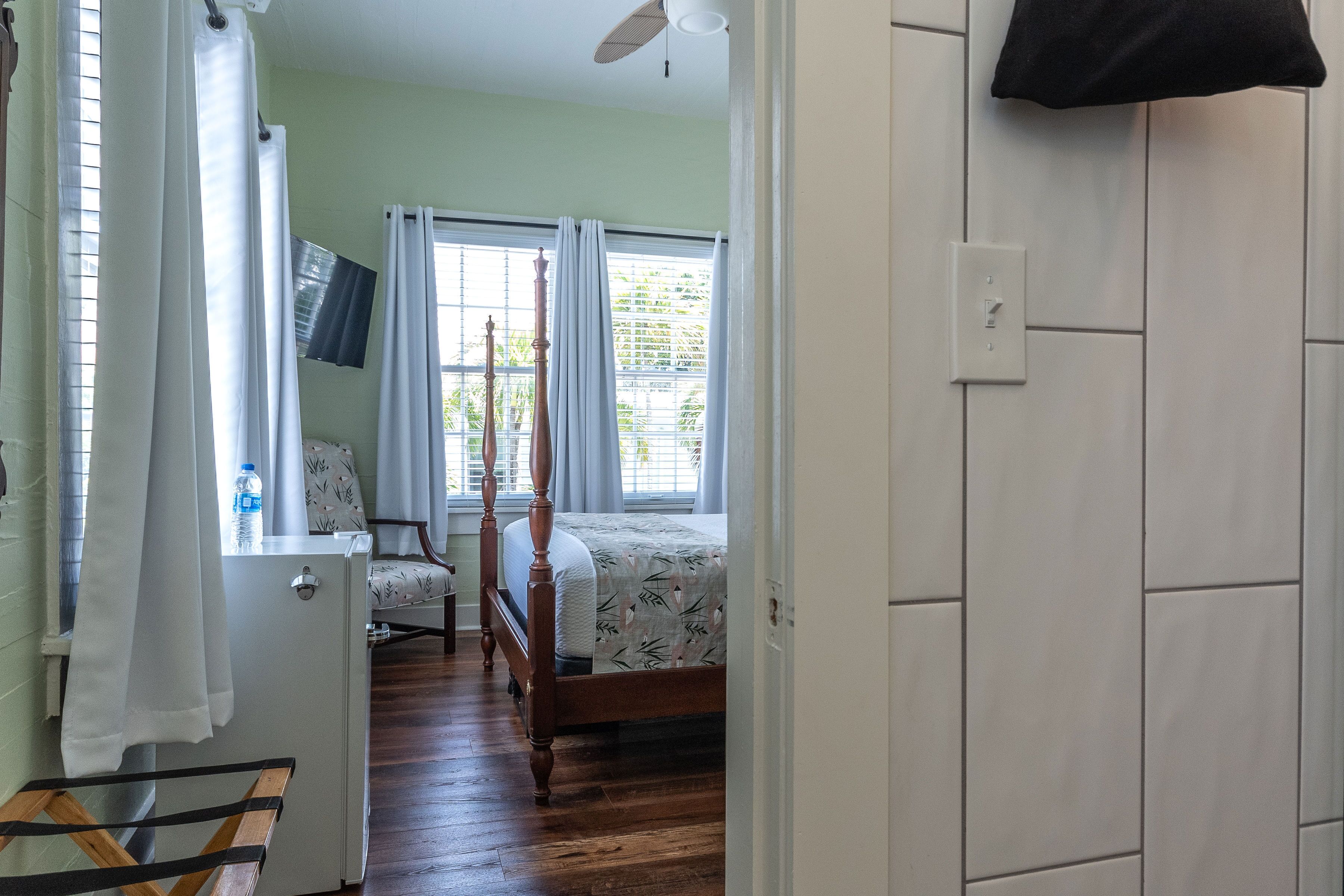 Frances Street Bottle Inn