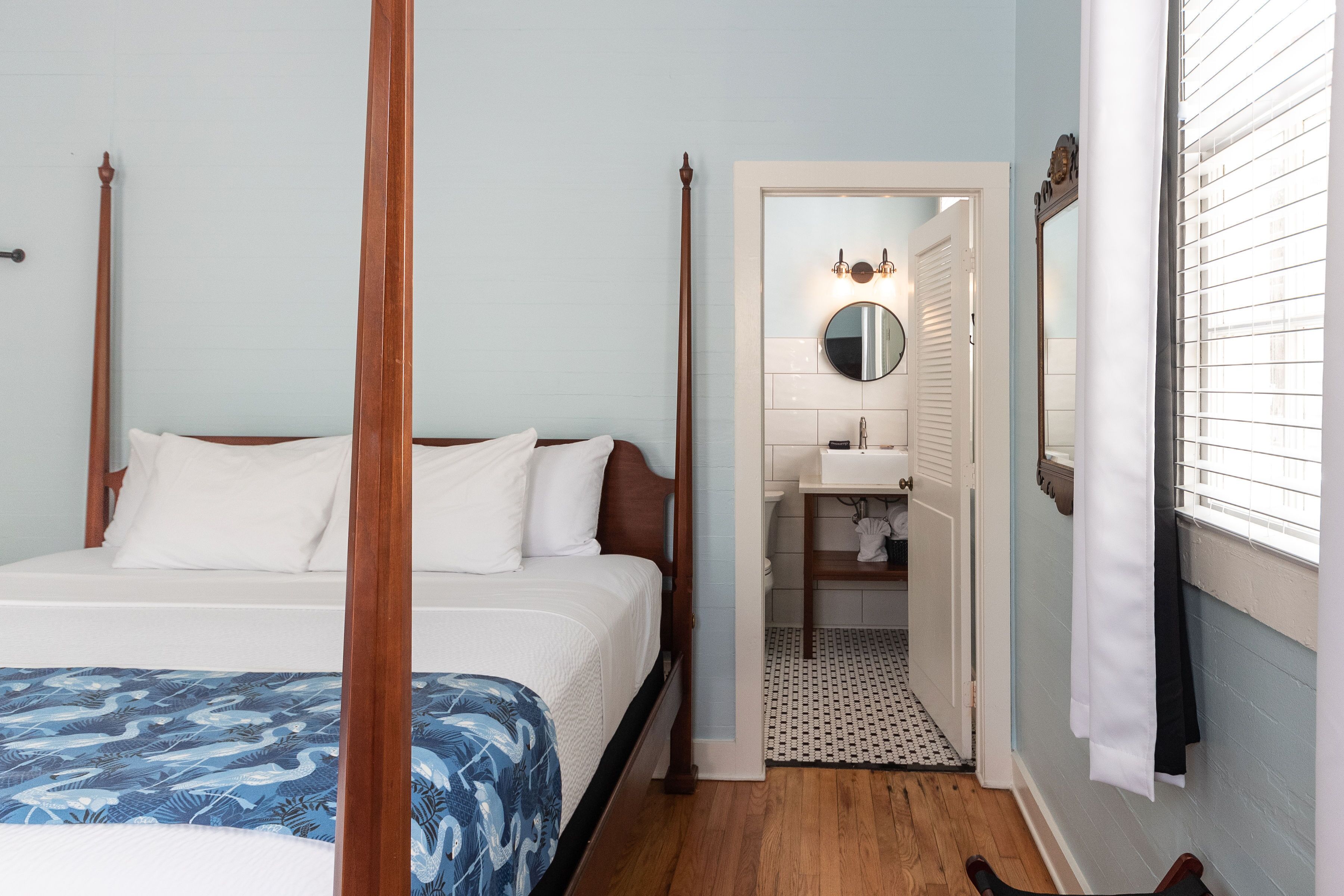 Frances Street Bottle Inn