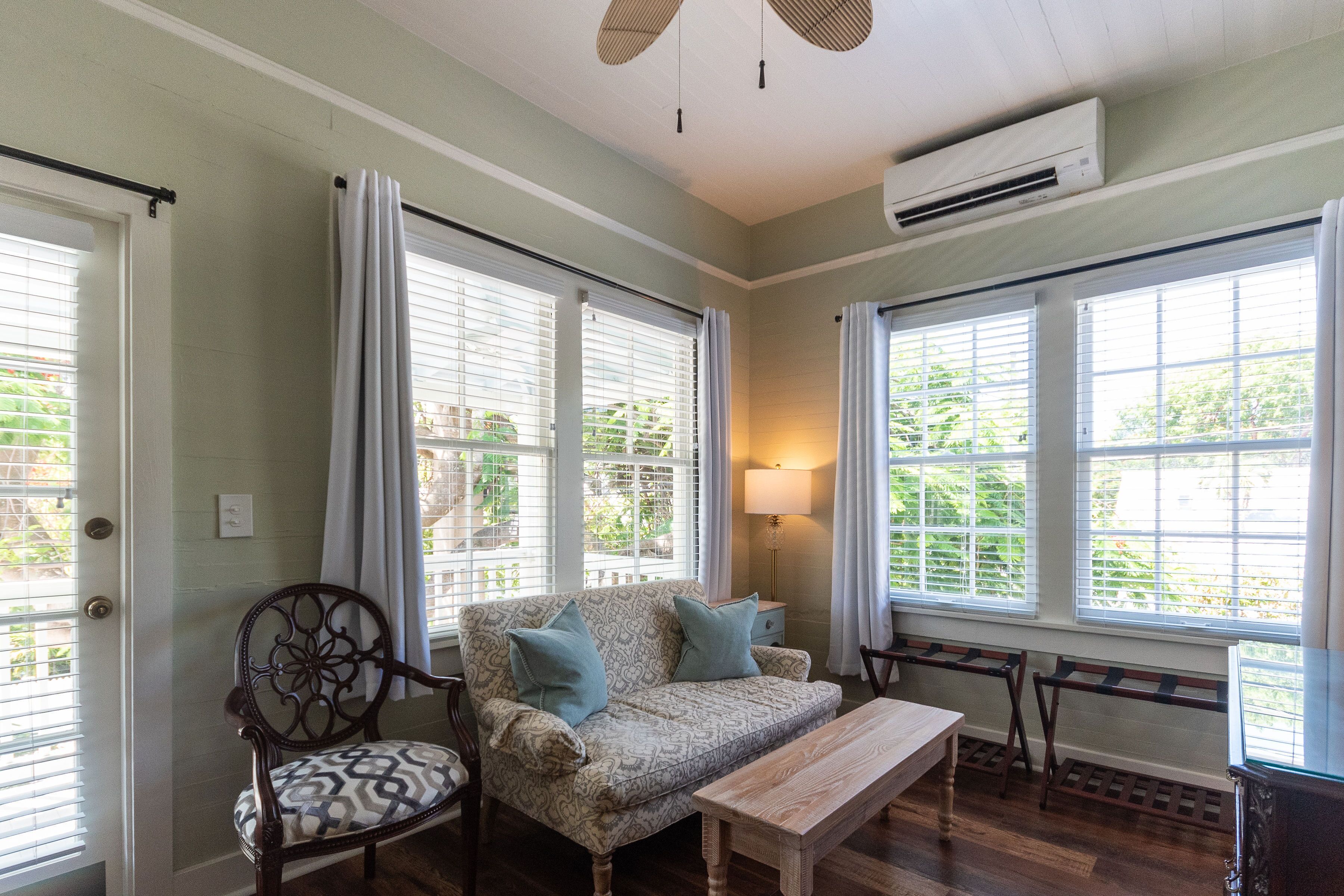 Frances Street Bottle Inn