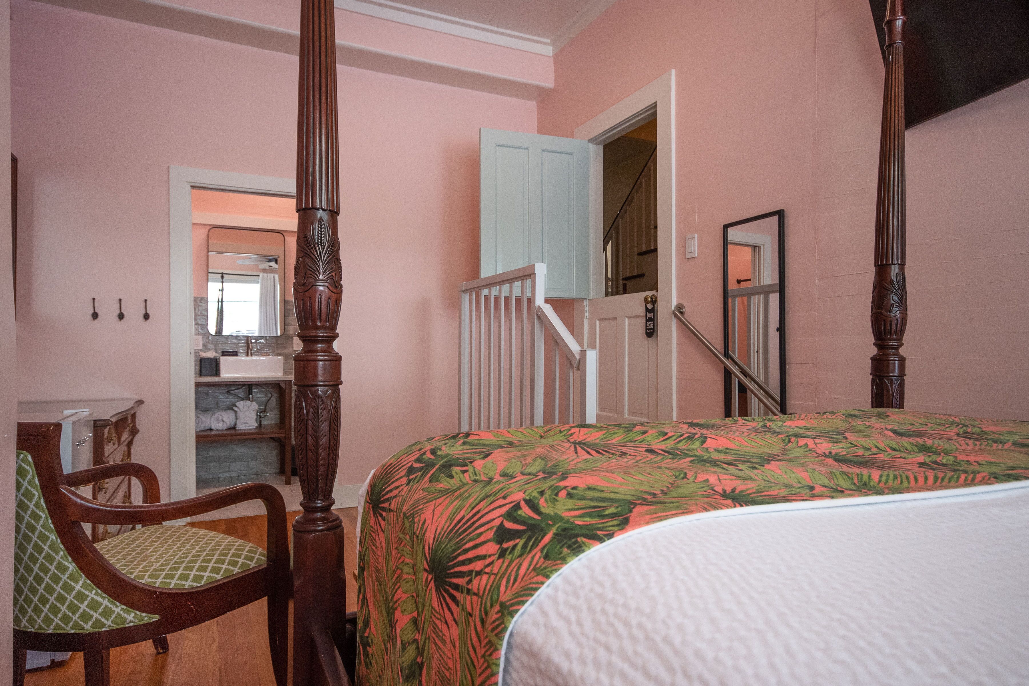 Frances Street Bottle Inn