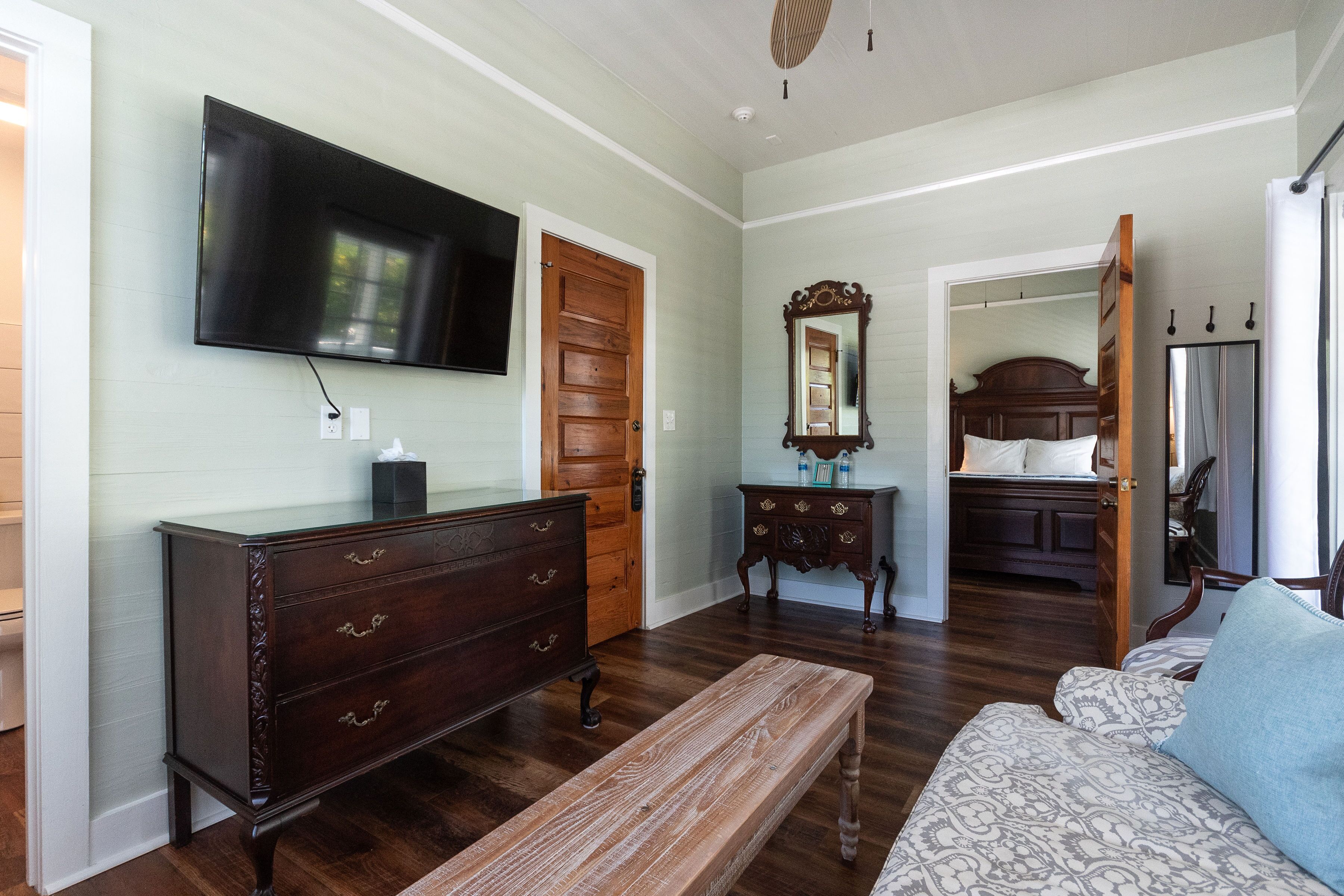 Frances Street Bottle Inn