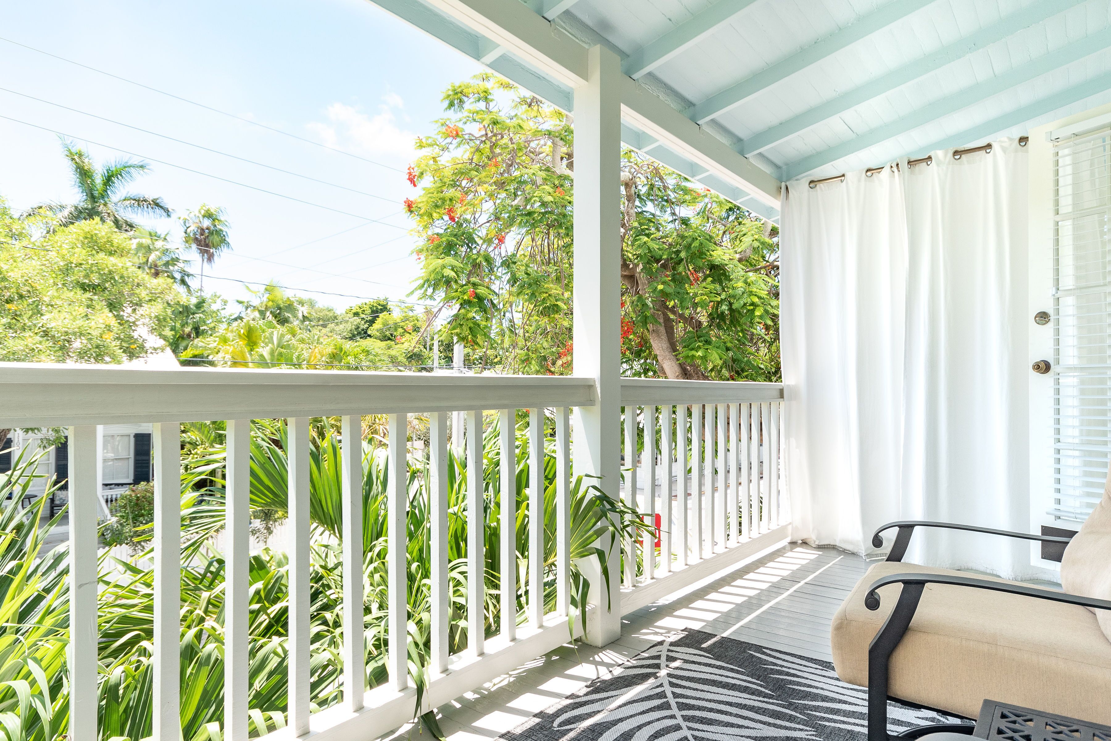 Frances Street Bottle Inn