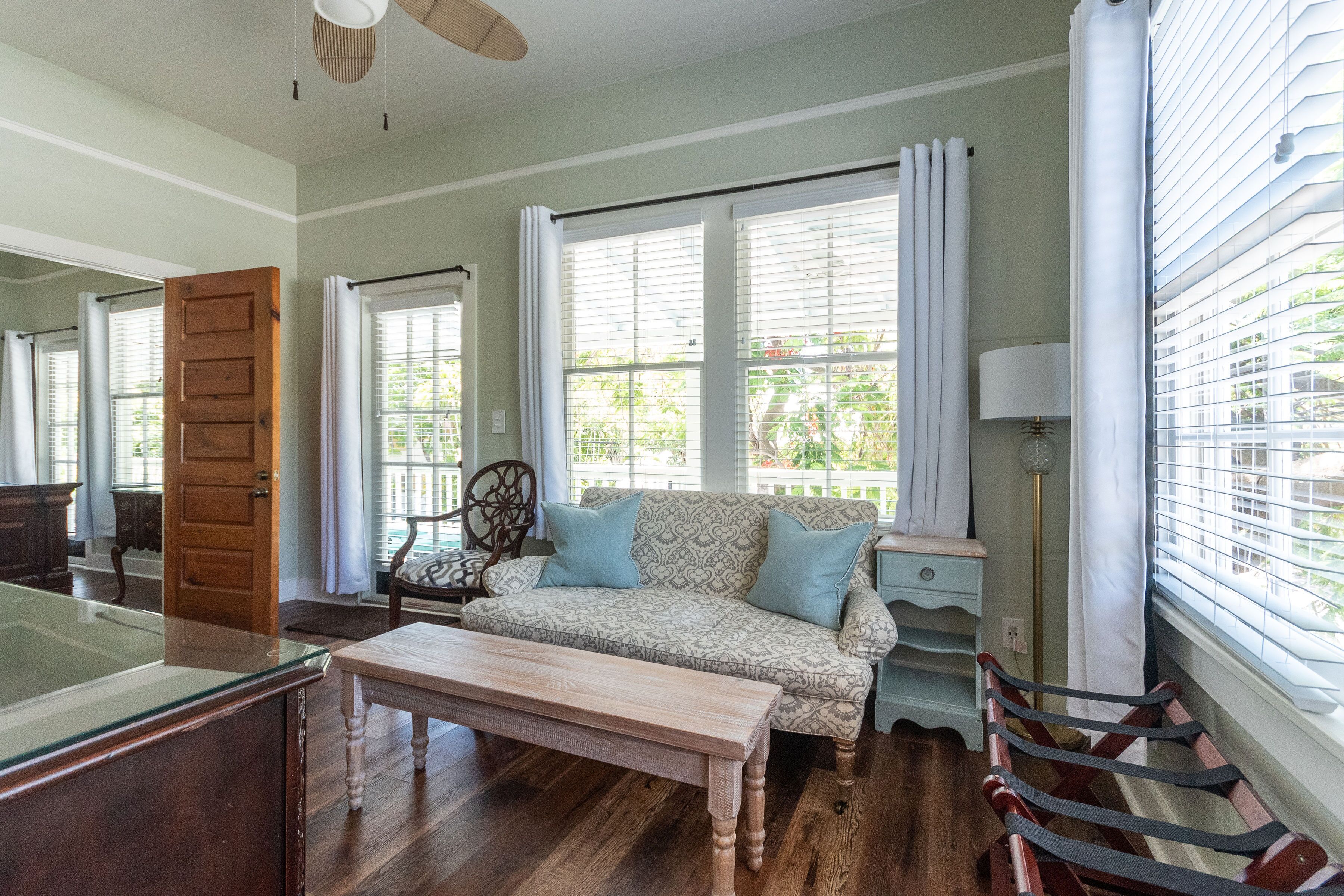 Frances Street Bottle Inn