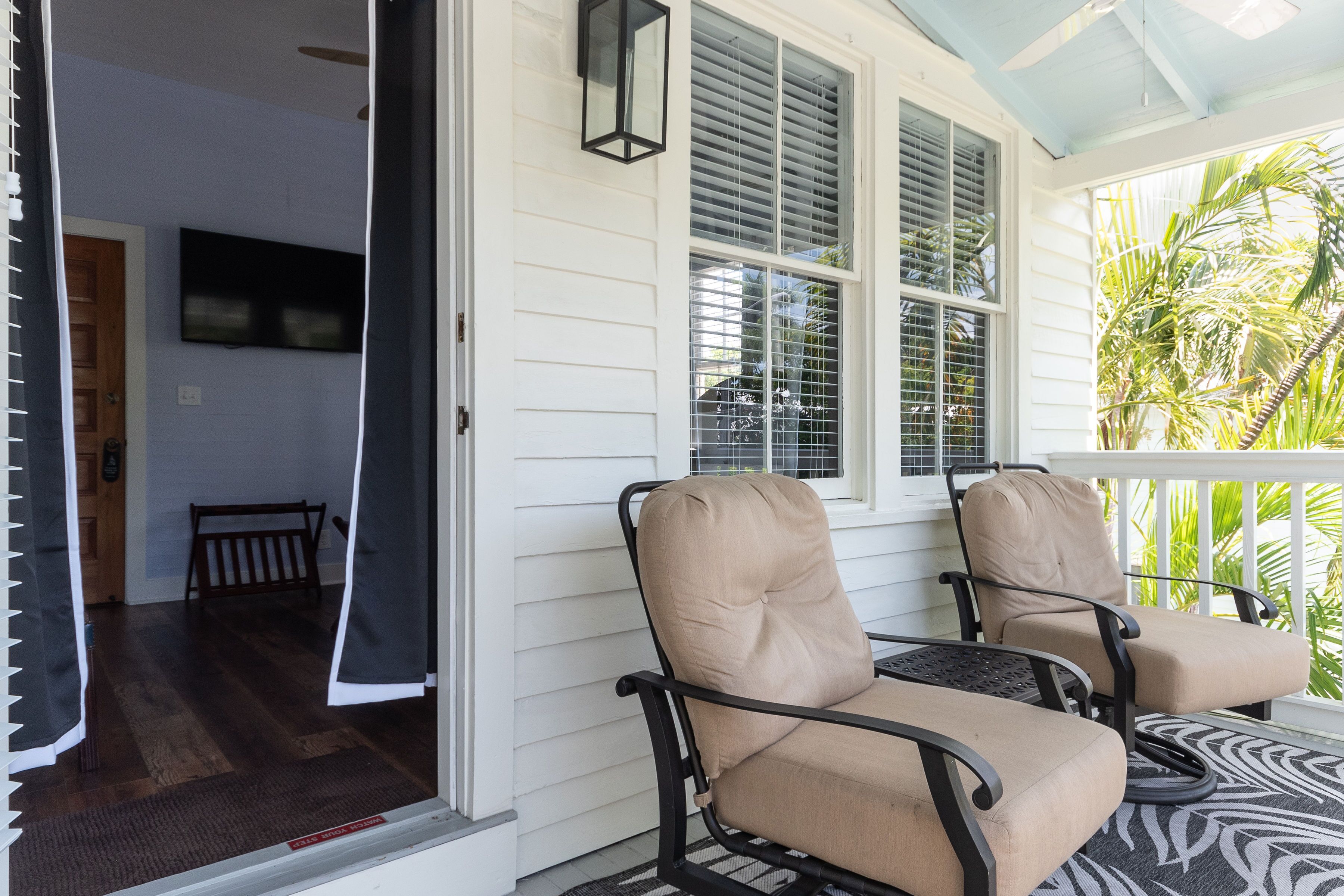 Frances Street Bottle Inn