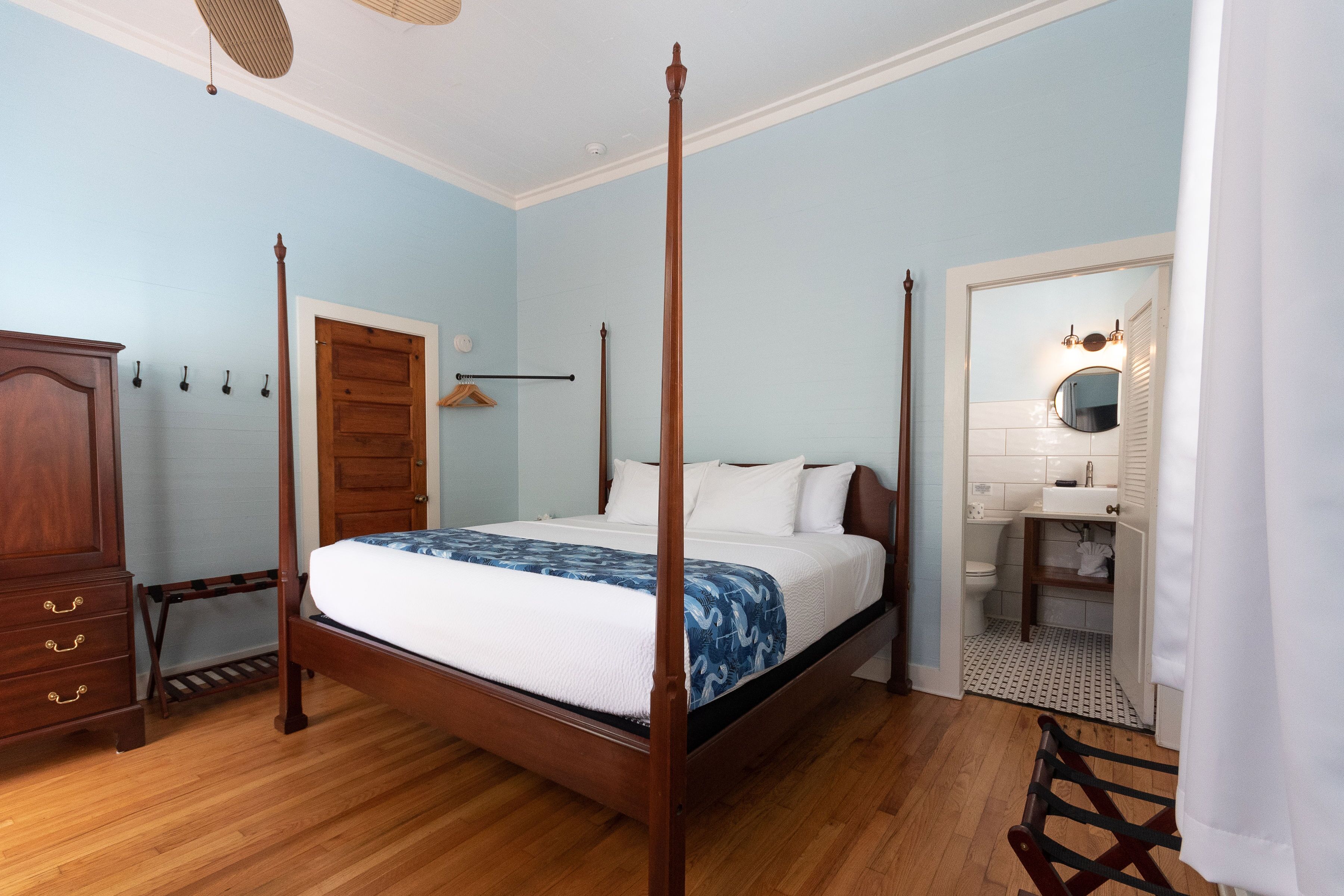 Frances Street Bottle Inn