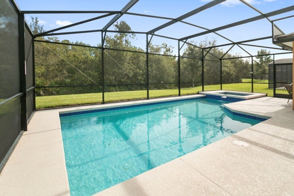 Marcus 6 Bedroom Villa by Redawning