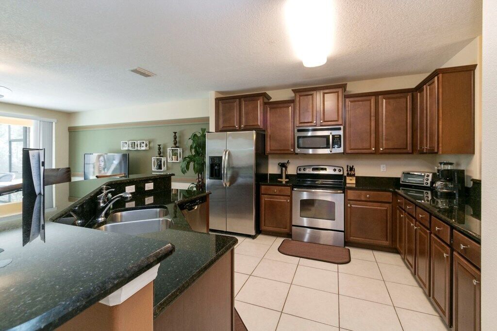 Marcus 6 Bedroom Villa by Redawning