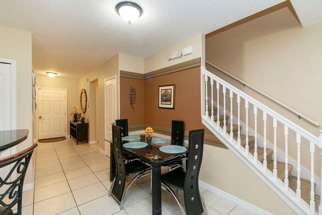 Marcus 6 Bedroom Villa by Redawning