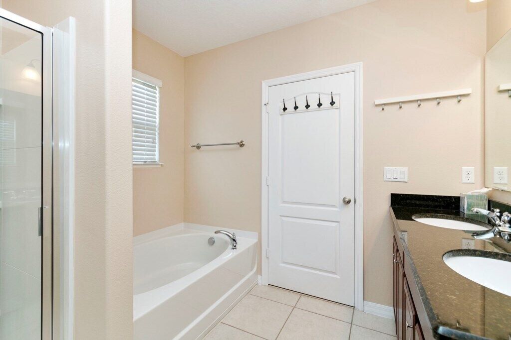 Marcus 6 Bedroom Villa by Redawning