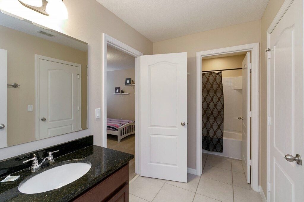 Marcus 6 Bedroom Villa by Redawning