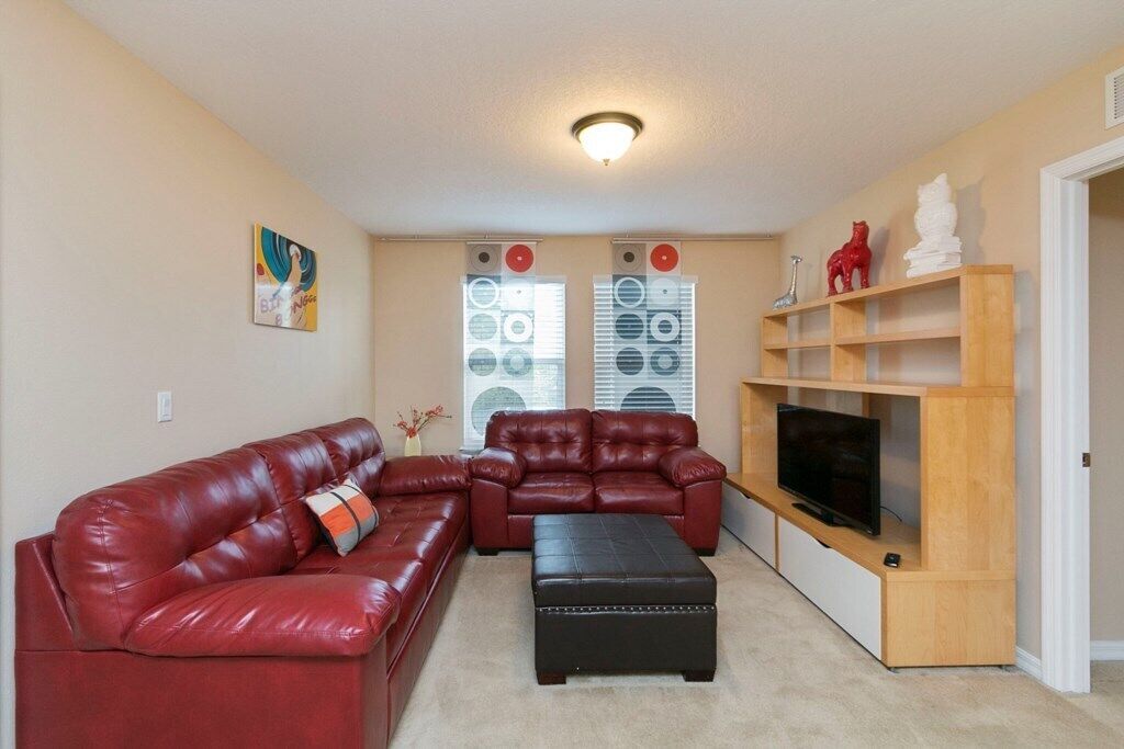 Marcus 6 Bedroom Villa by Redawning