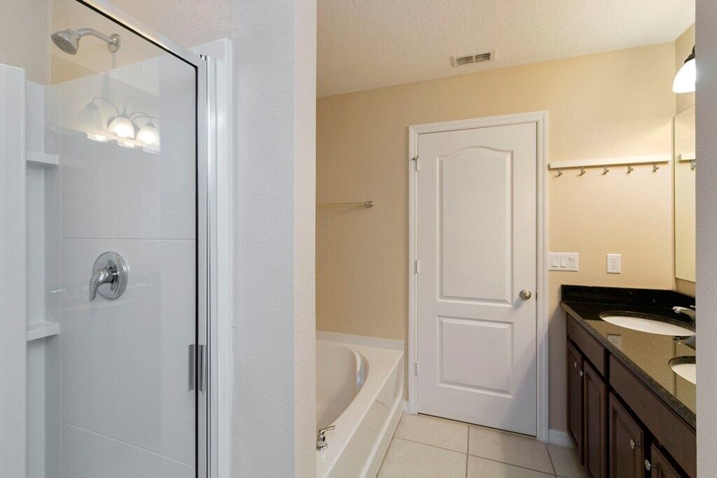 Marcus 6 Bedroom Villa by Redawning