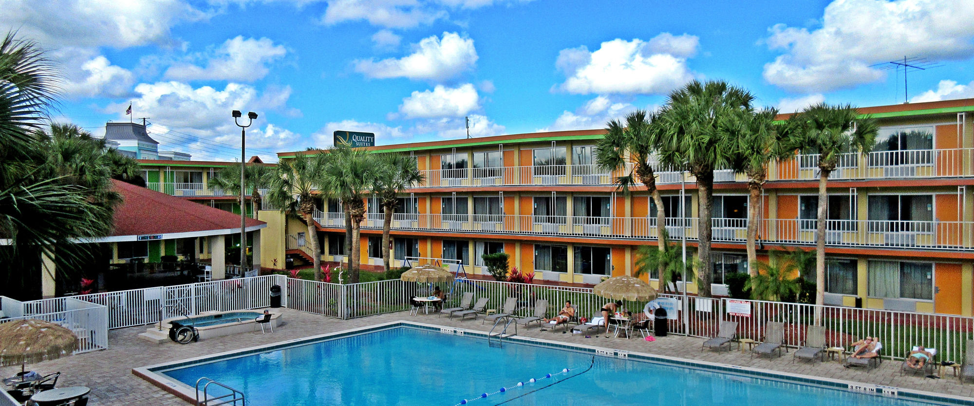 Roomba Inn & Suites Orlando