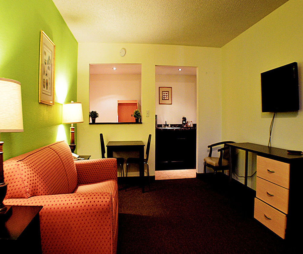 Roomba Inn & Suites Orlando