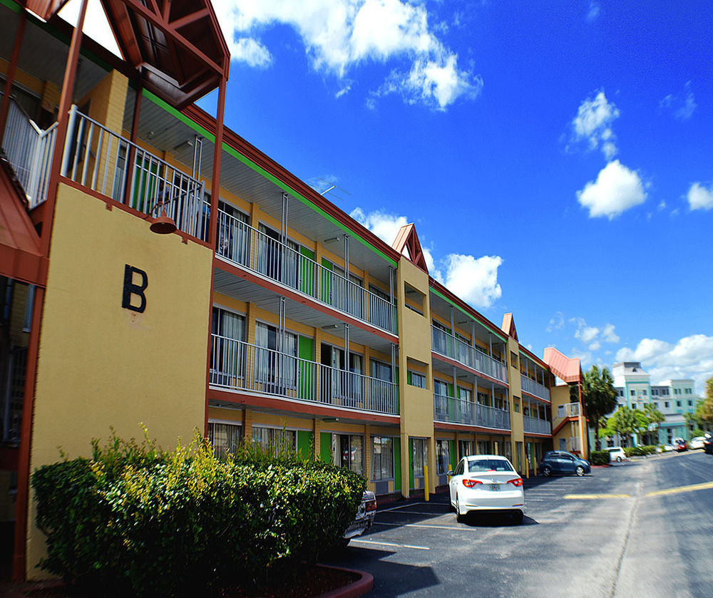 Roomba Inn & Suites Orlando
