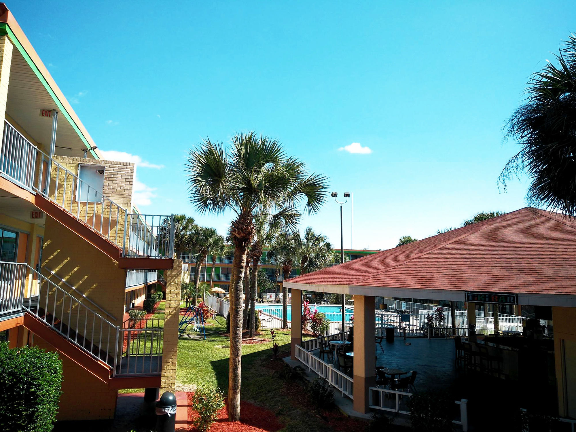 Roomba Inn & Suites Orlando