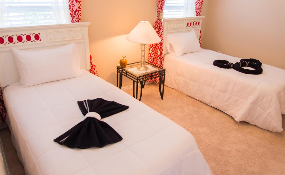 Trafalgar Retreat by Orlando Short Term