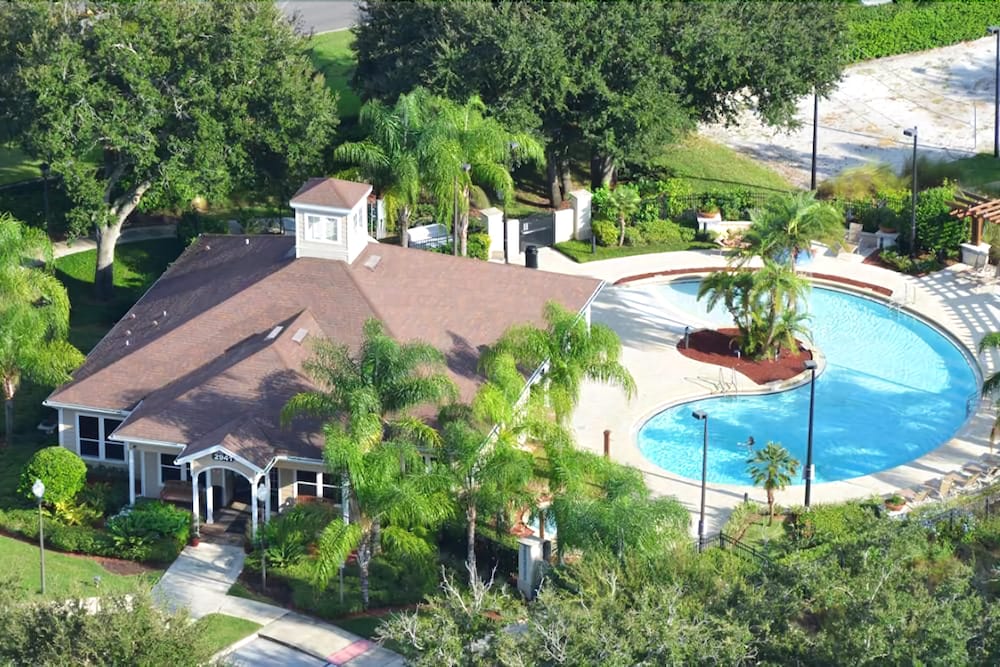 Villa Gusta Lucaya Village