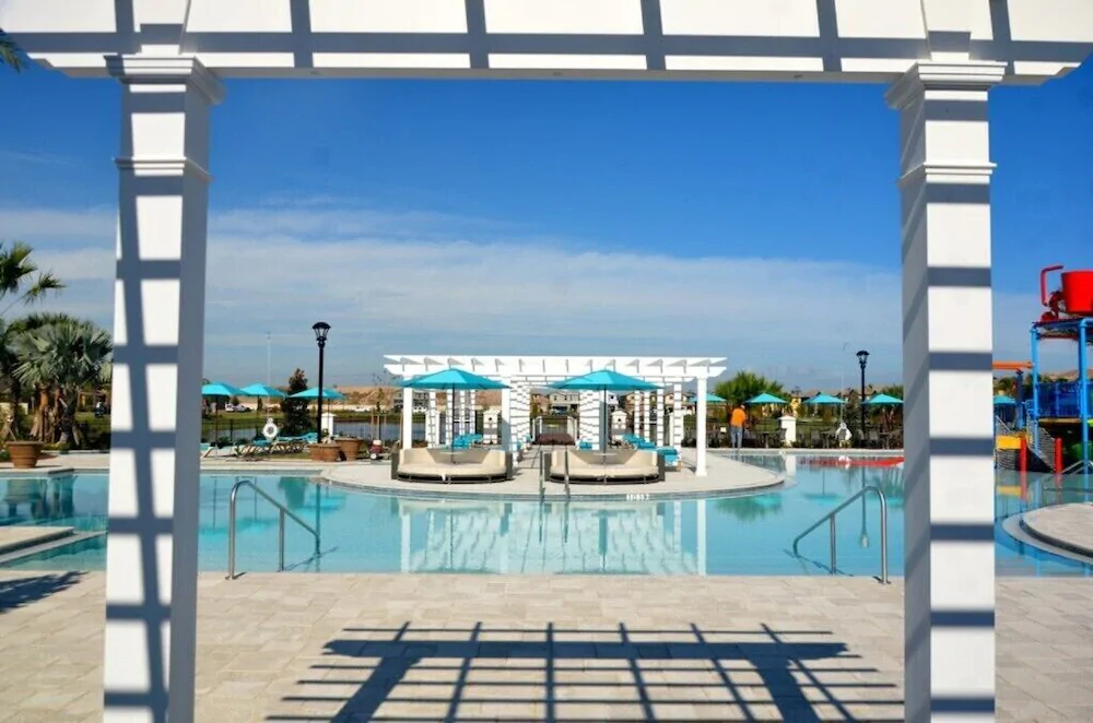 Windsor At Westside by iHome Resort