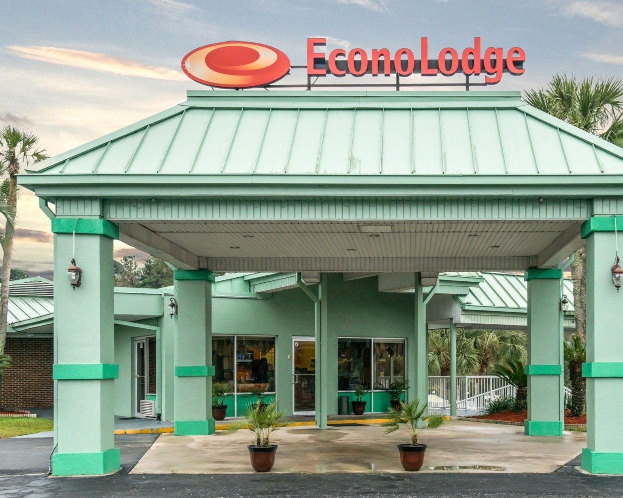 Econo Lodge North