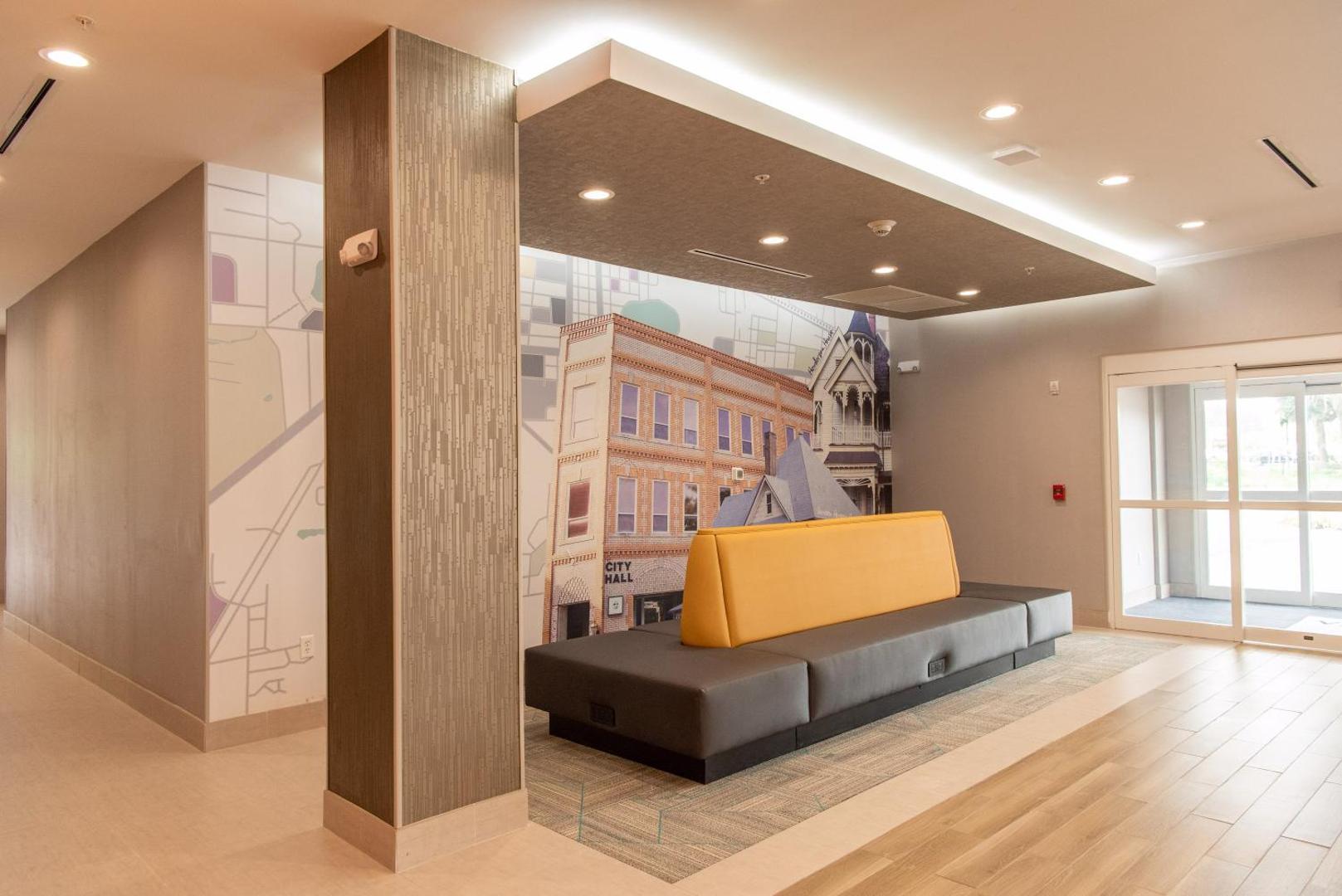 La Quinta Inn & Suite by Wyndham Lake City