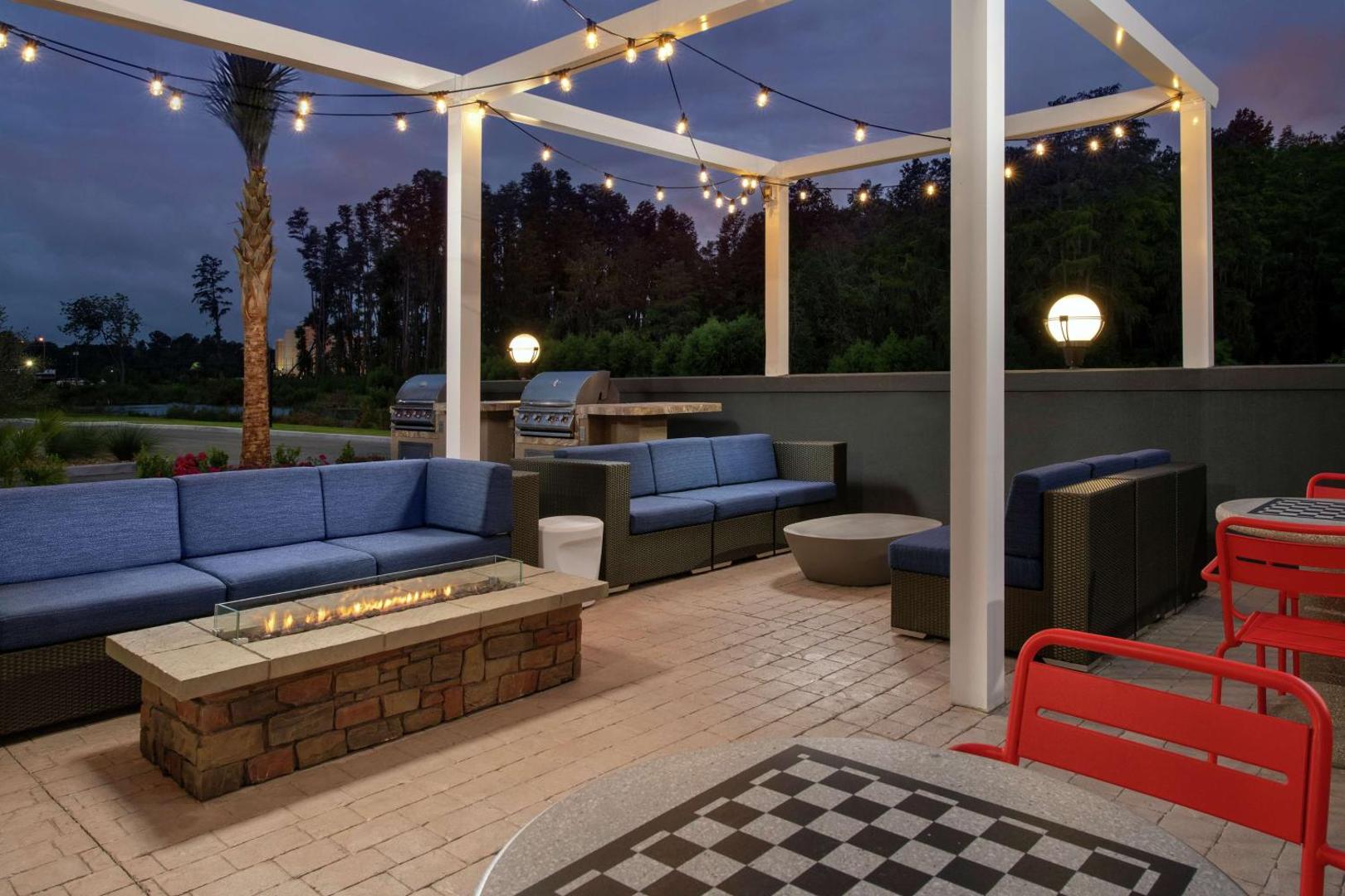 Tru by Hilton Lake City