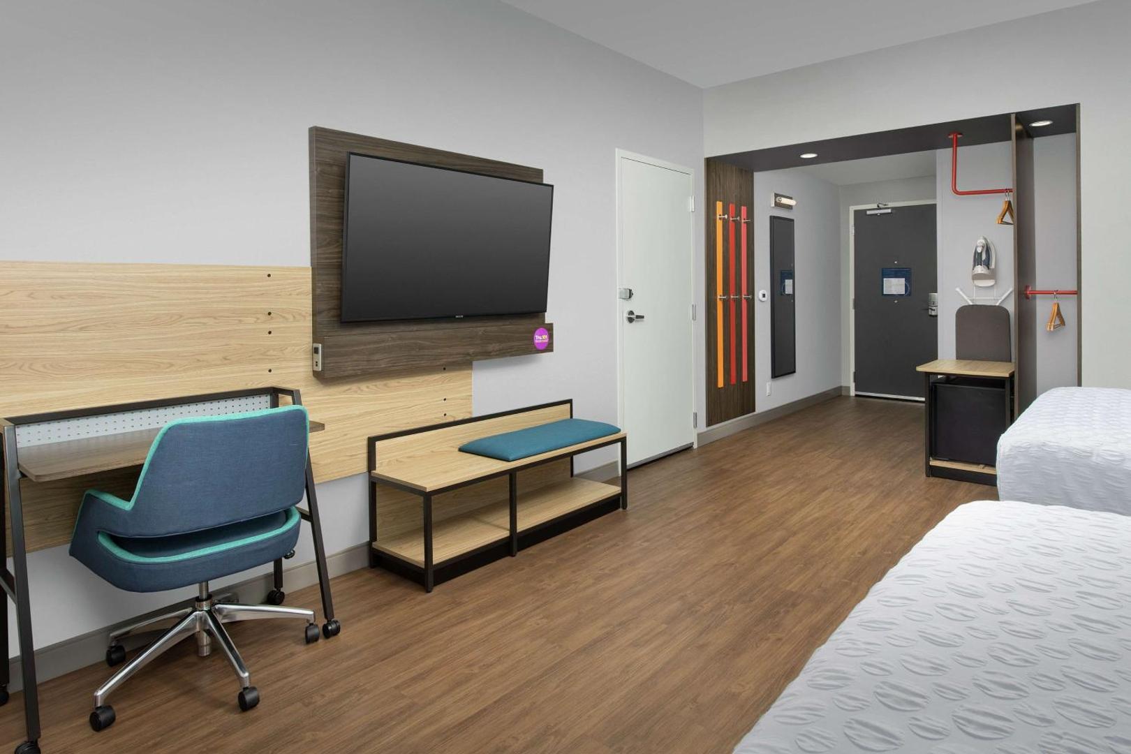 Tru by Hilton Lake City