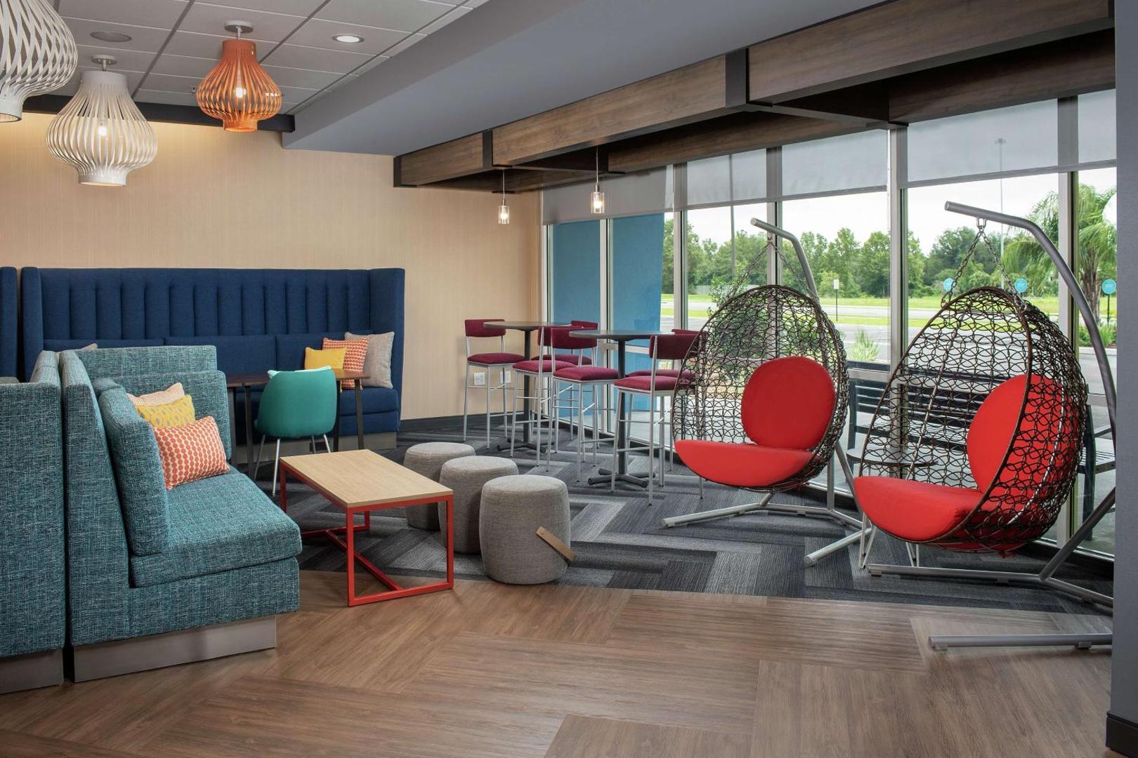 Tru by Hilton Lake City