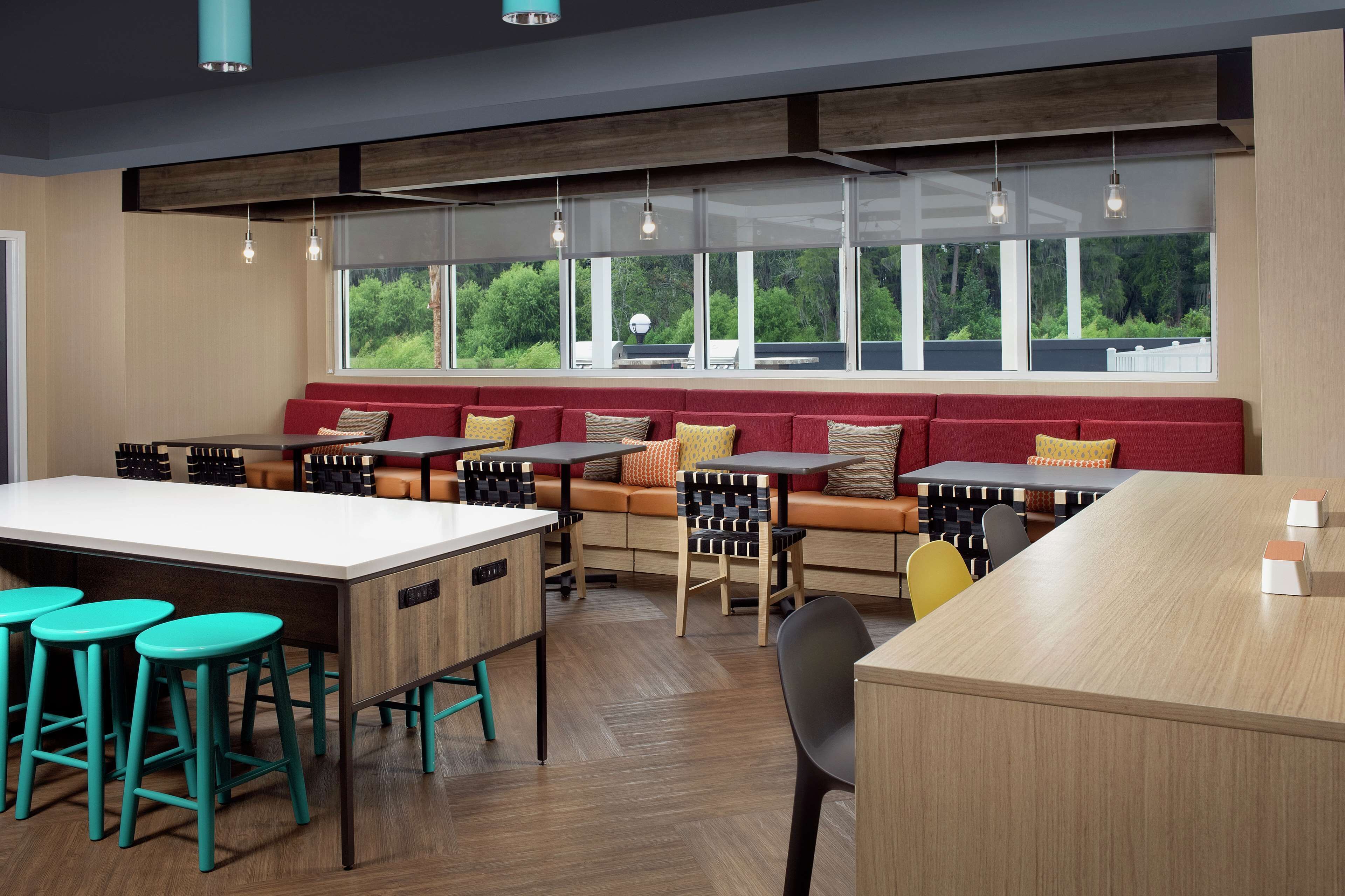 Tru by Hilton Lake City