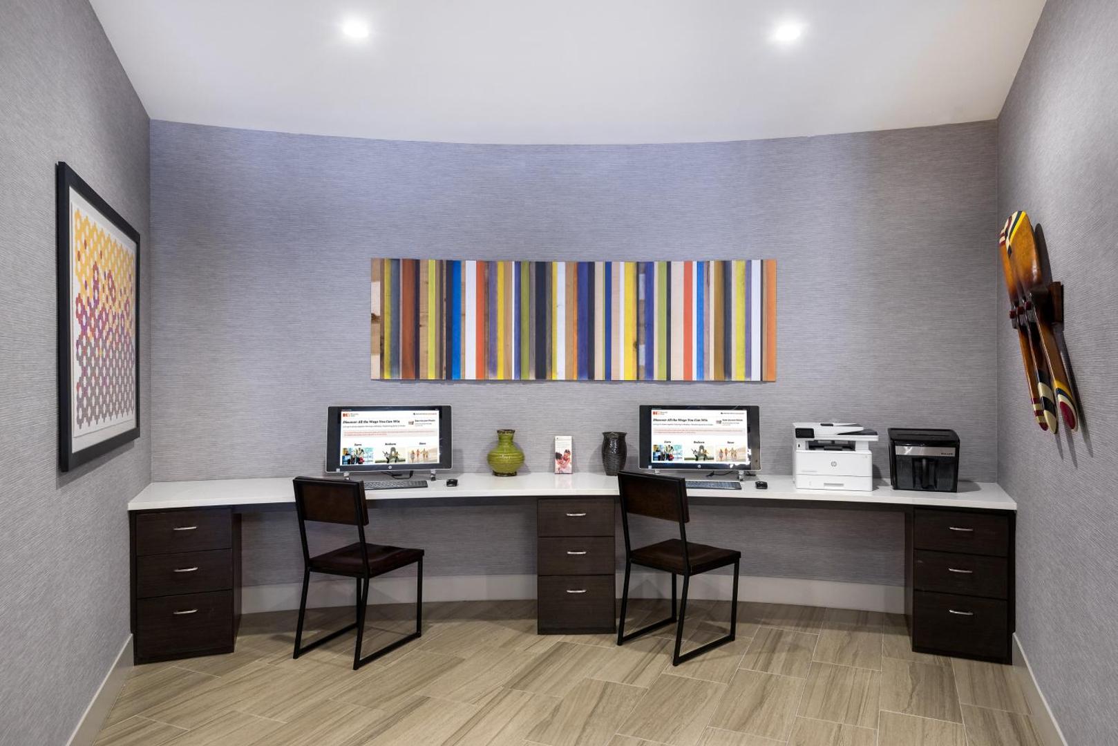 Holiday Inn Express & Suites Lakeland South