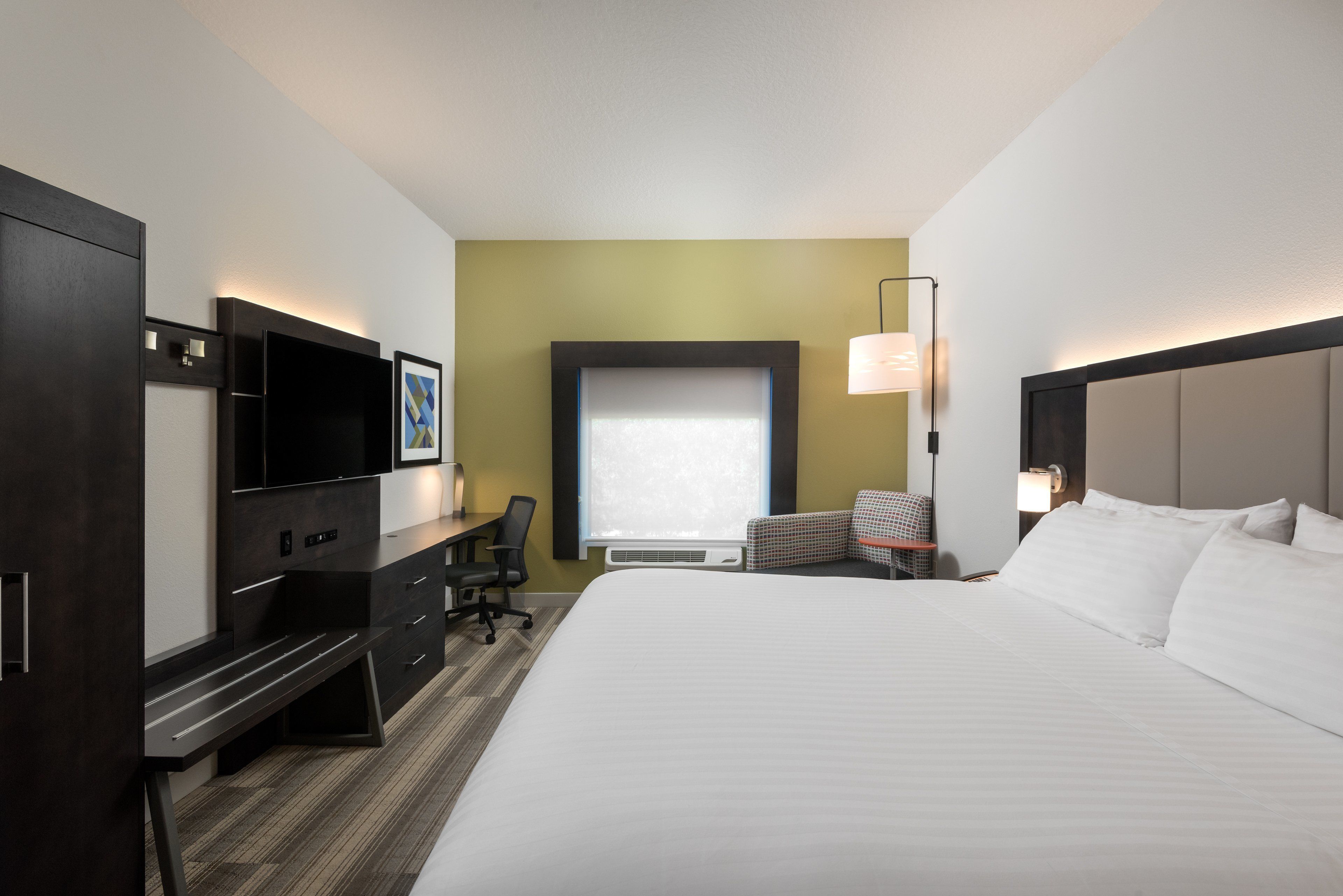 Holiday Inn Express & Suites Lakeland South