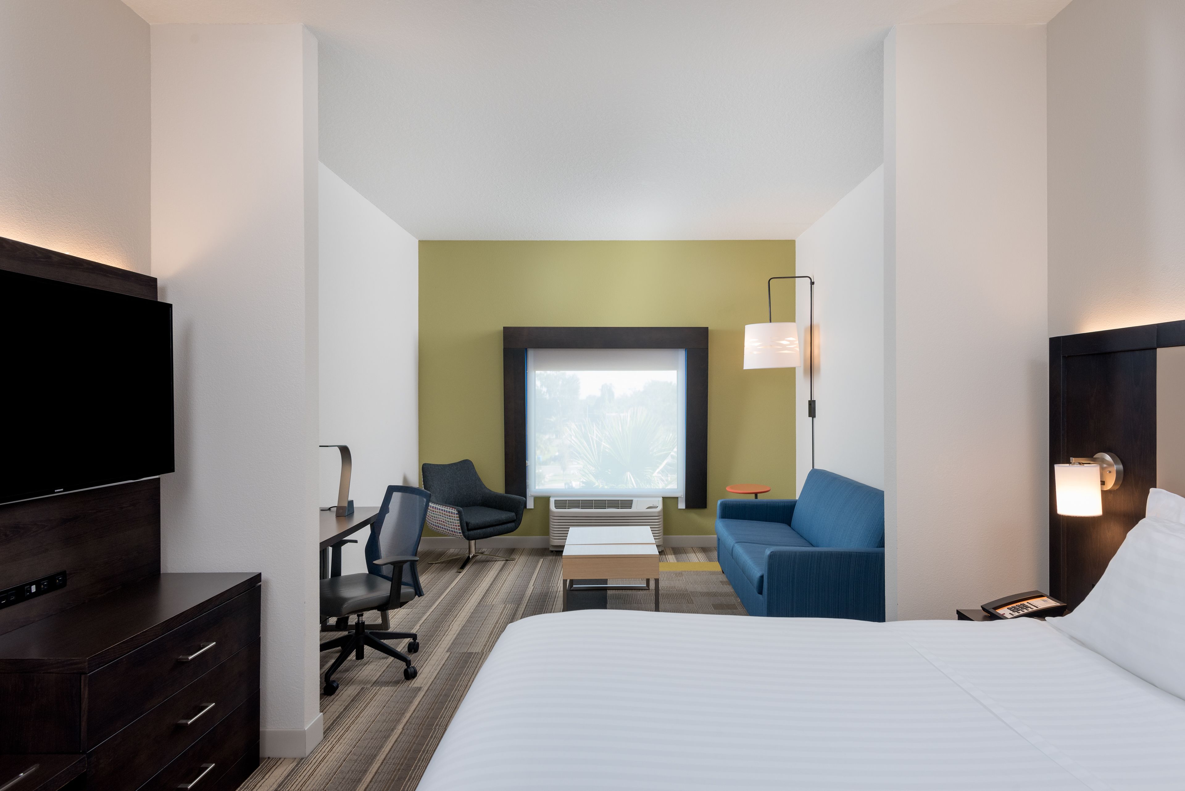Holiday Inn Express & Suites Lakeland South