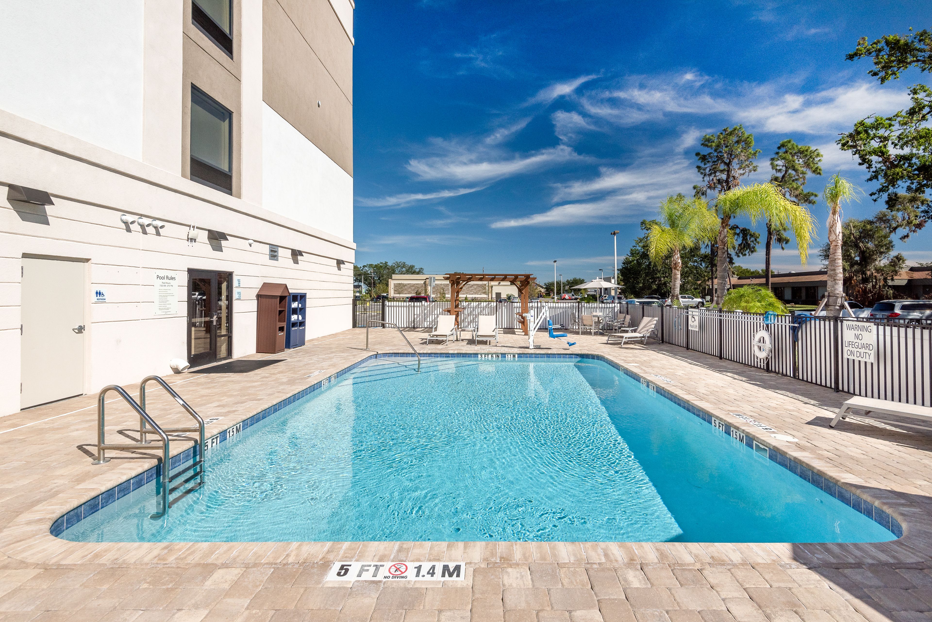 Holiday Inn Express & Suites Lakeland South