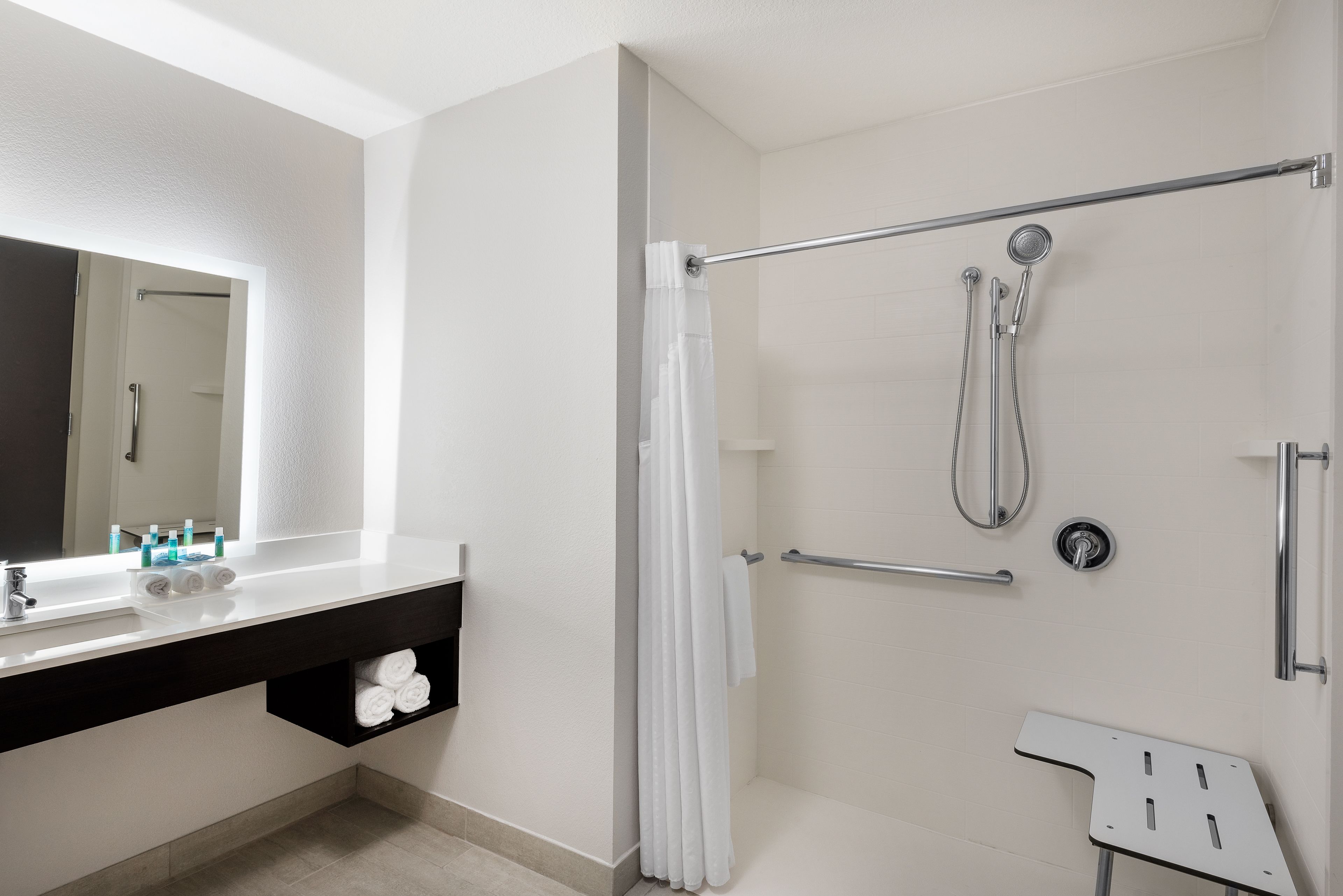 Holiday Inn Express & Suites Lakeland South