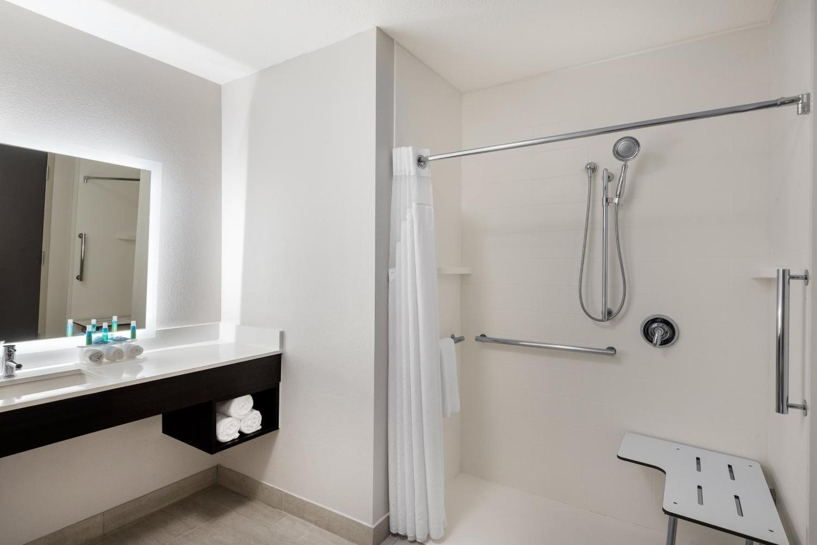 Holiday Inn Express & Suites Lakeland South