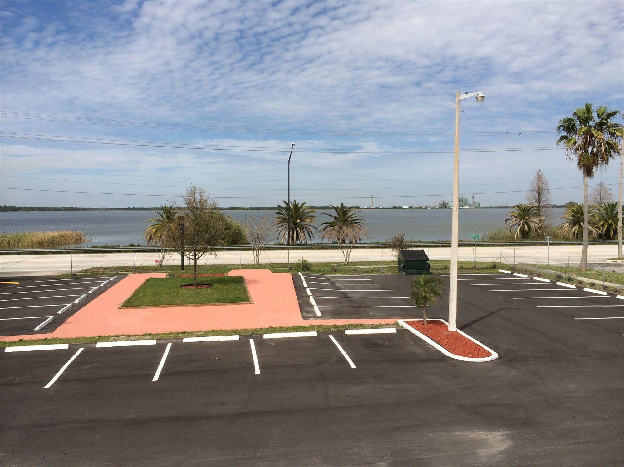 Lakeview Motel
