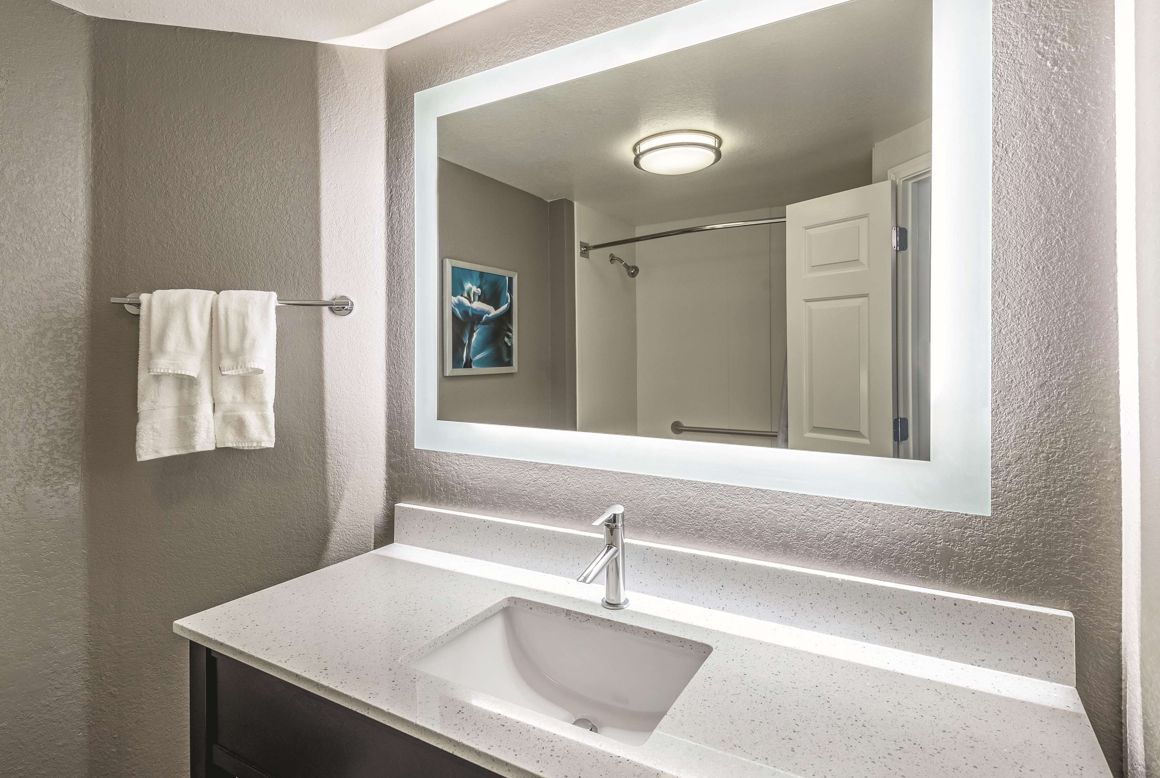 La Quinta Inn & Suites by Wyndham Orlando Lake Mary