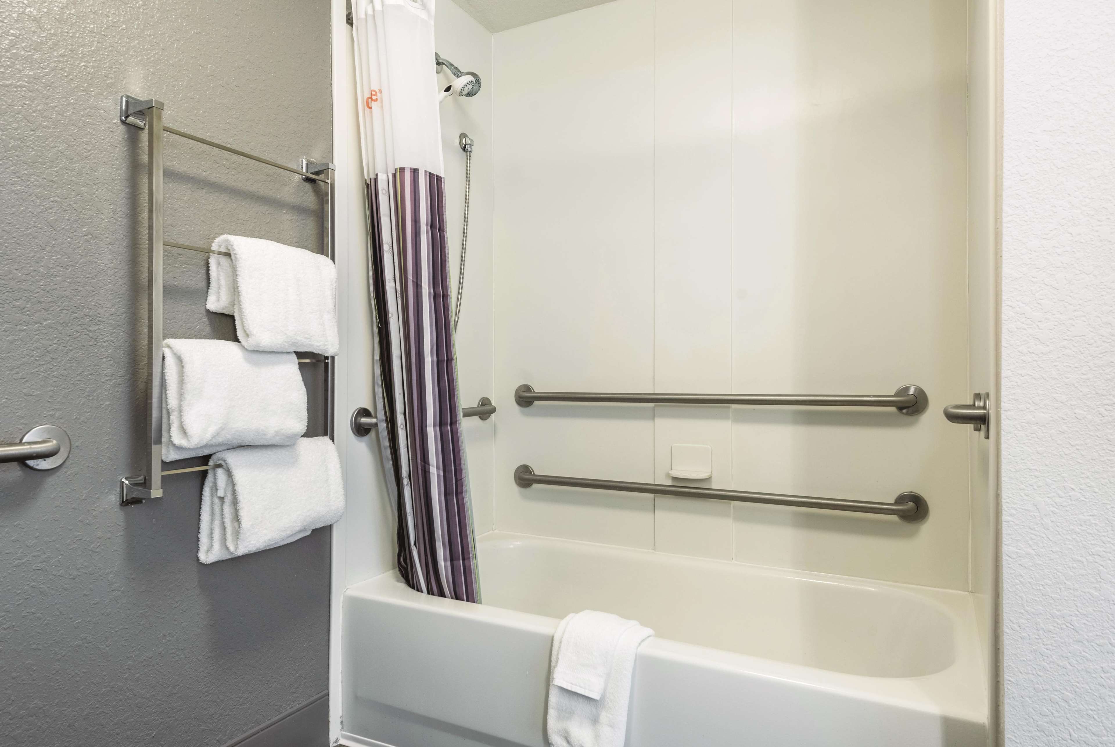 La Quinta Inn & Suites by Wyndham Orlando Lake Mary