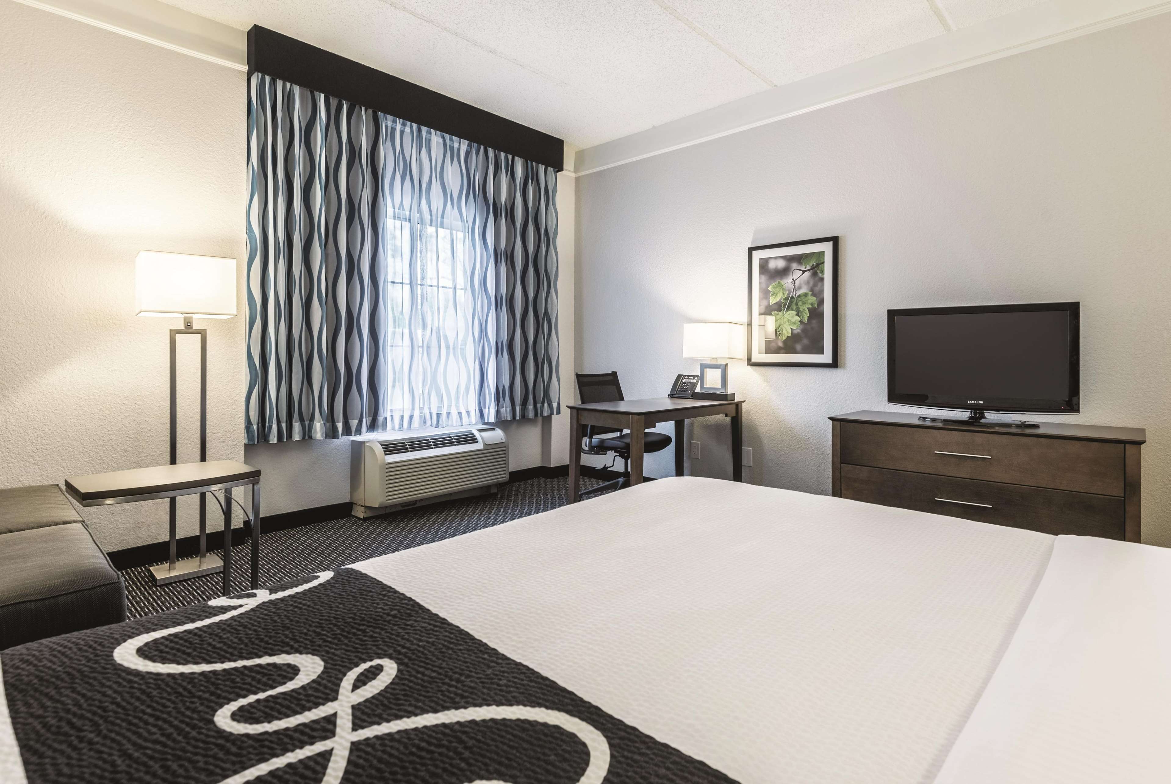 La Quinta Inn & Suites by Wyndham Orlando Lake Mary