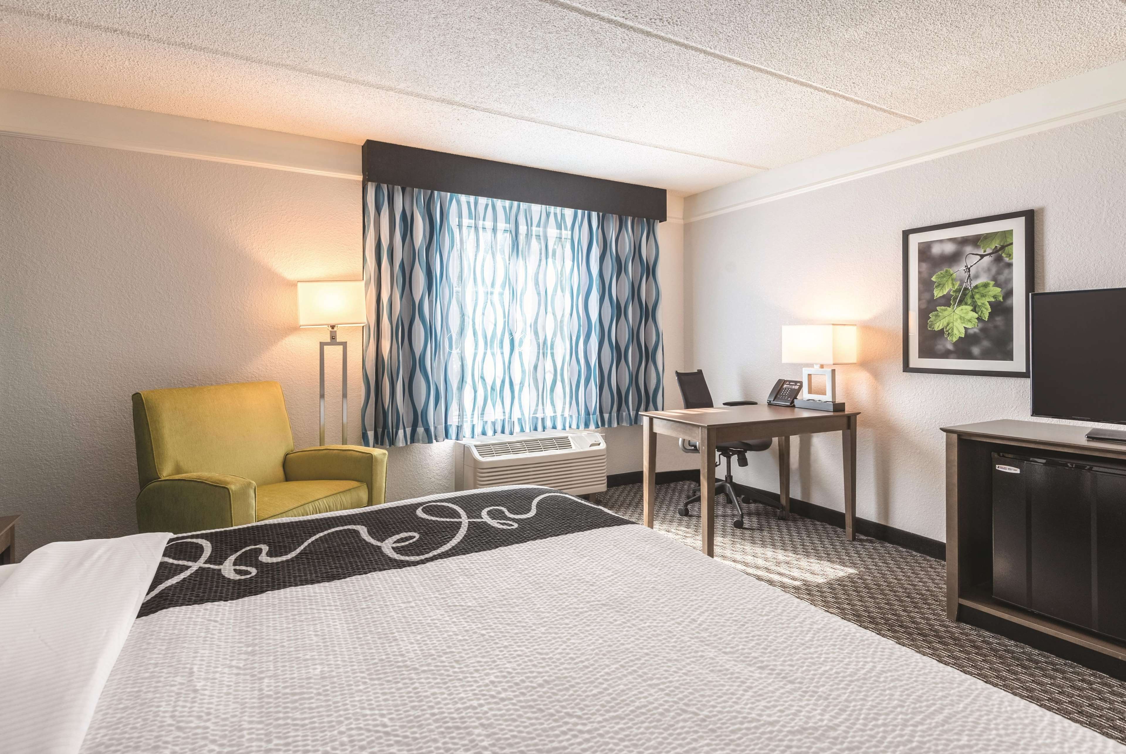La Quinta Inn & Suites by Wyndham Orlando Lake Mary