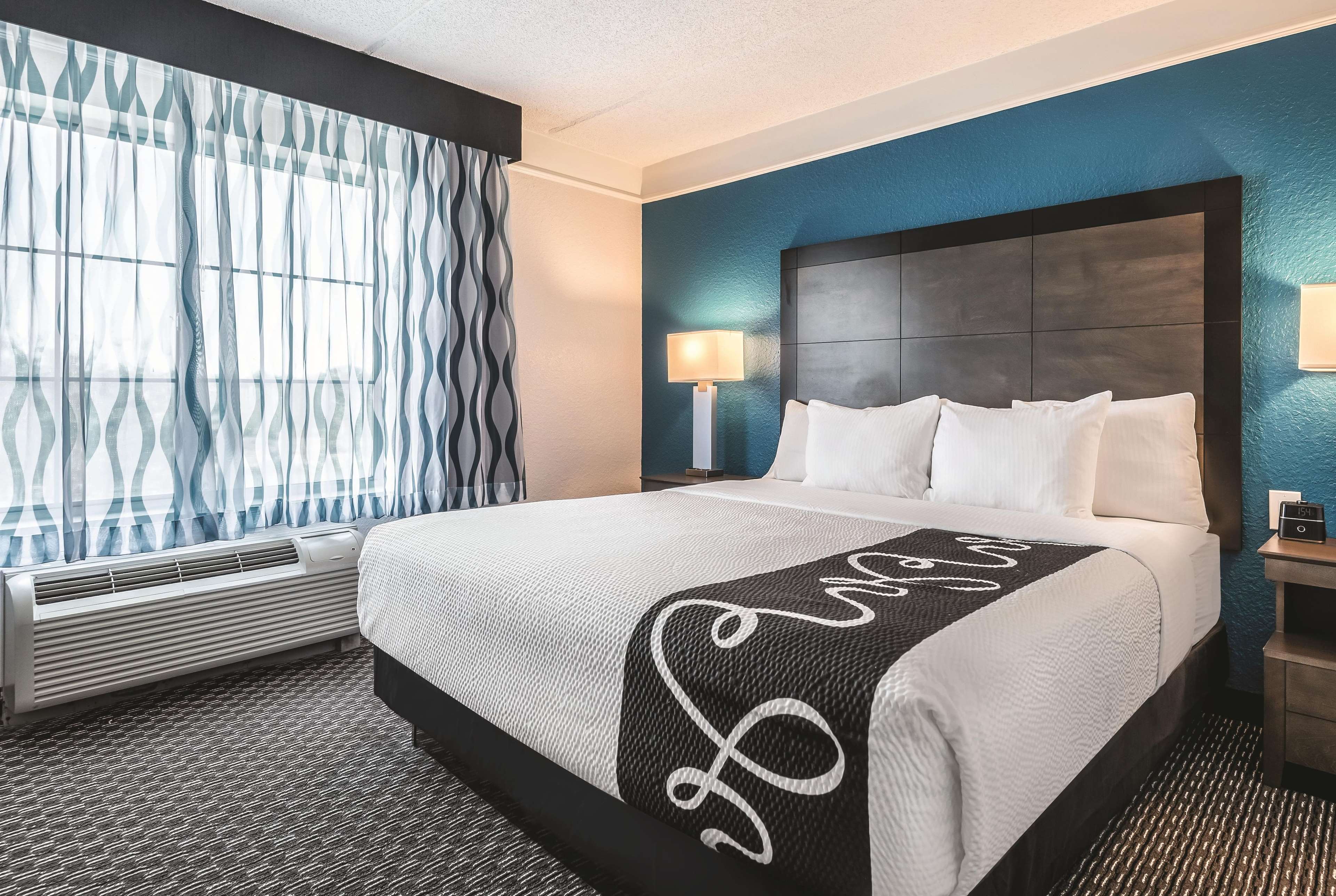 La Quinta Inn & Suites by Wyndham Orlando Lake Mary