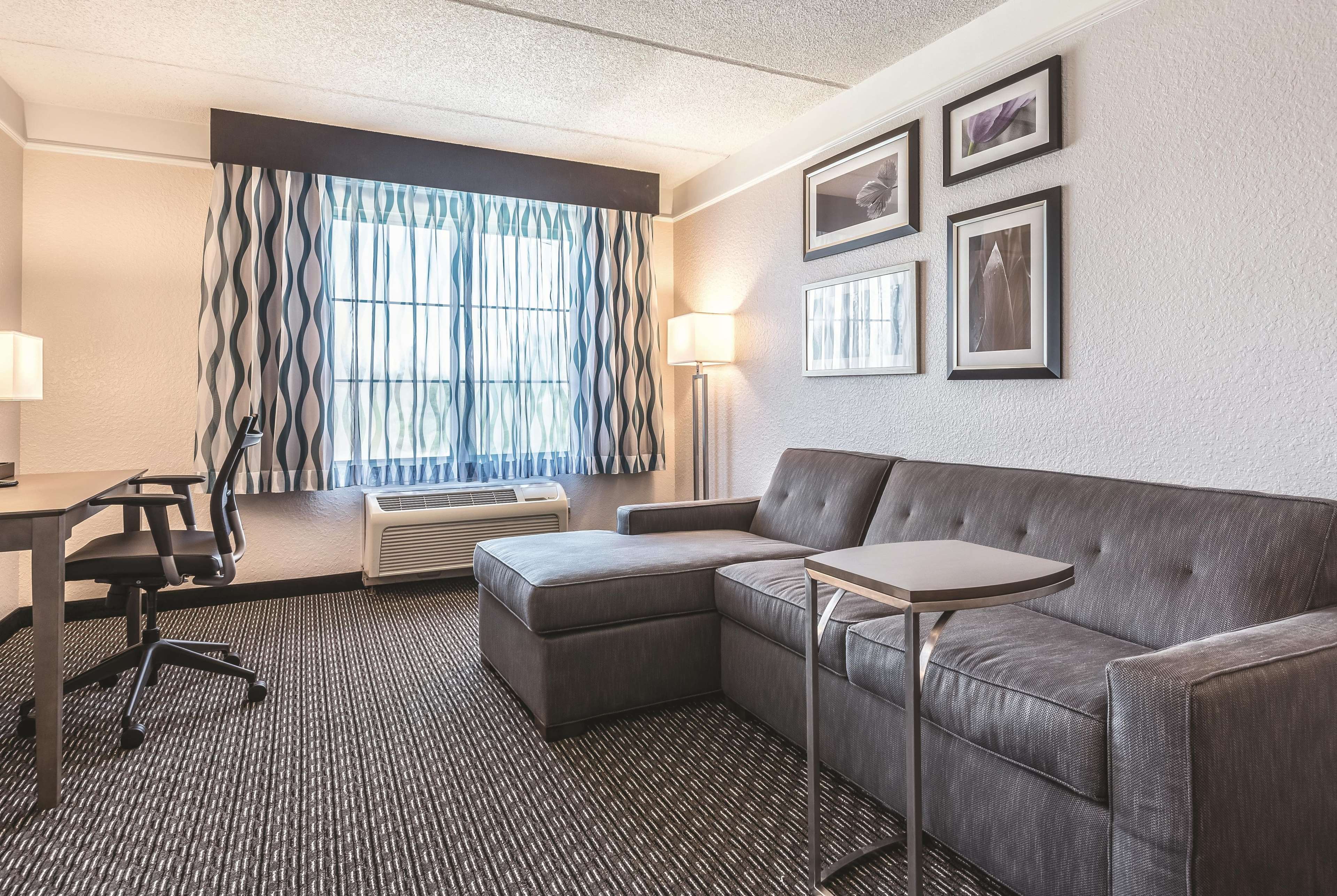 La Quinta Inn & Suites by Wyndham Orlando Lake Mary