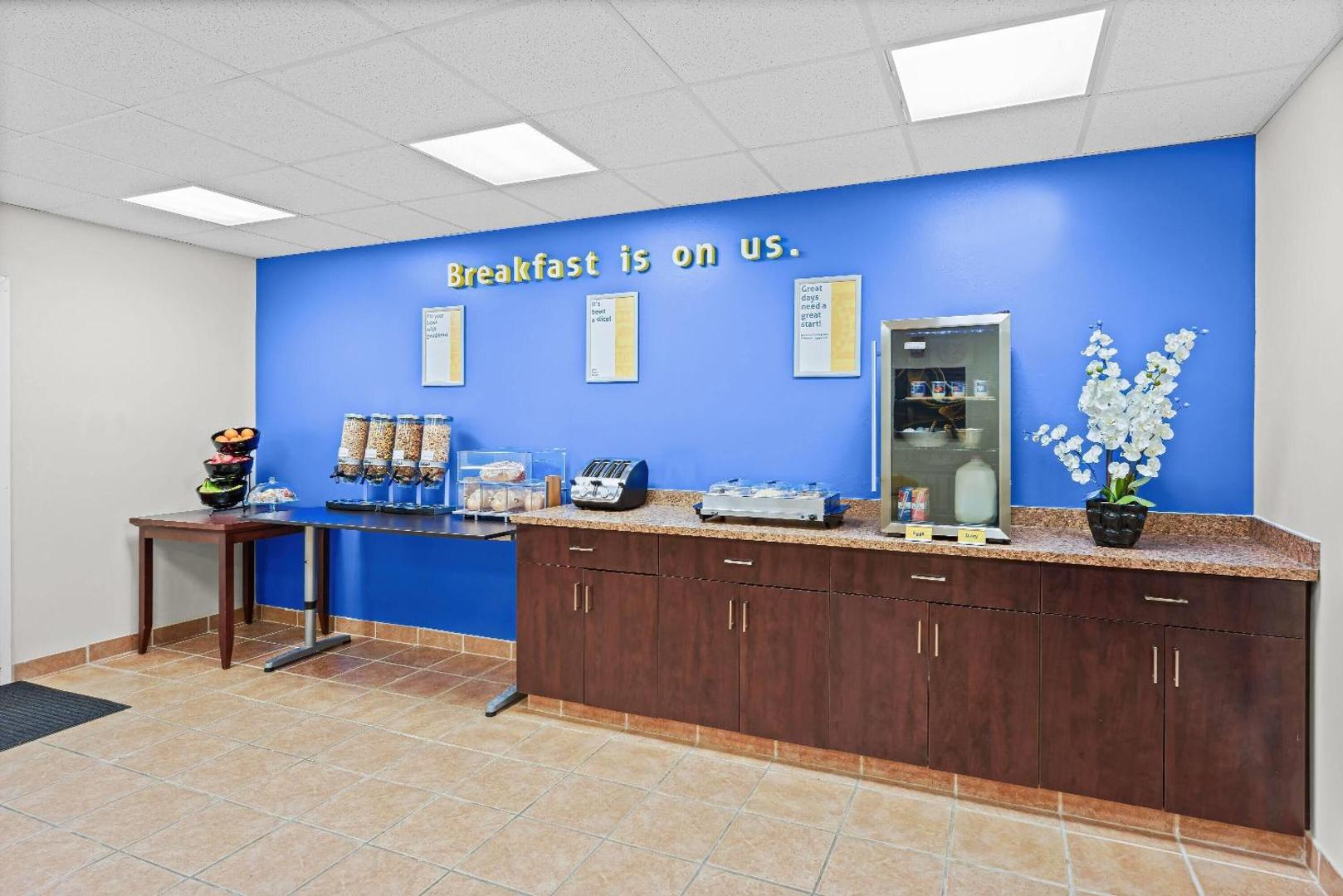 Days Inn by Wyndham Lamont