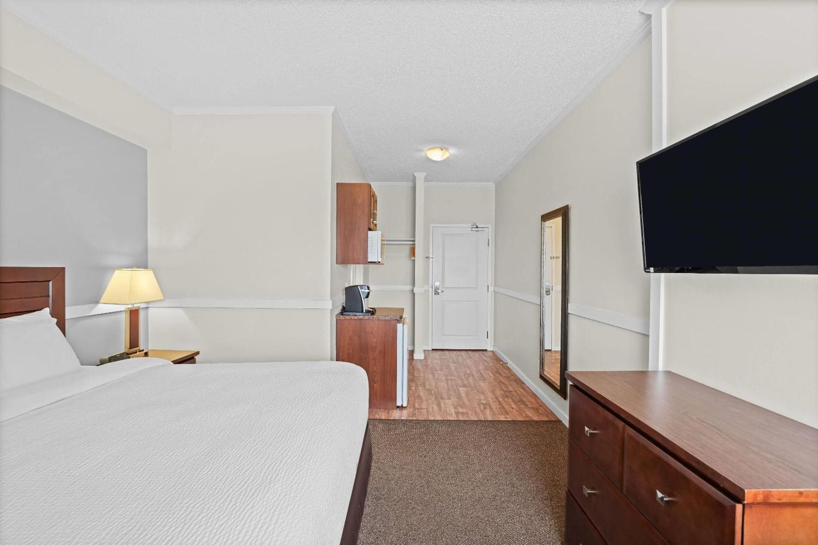 Days Inn by Wyndham Lamont