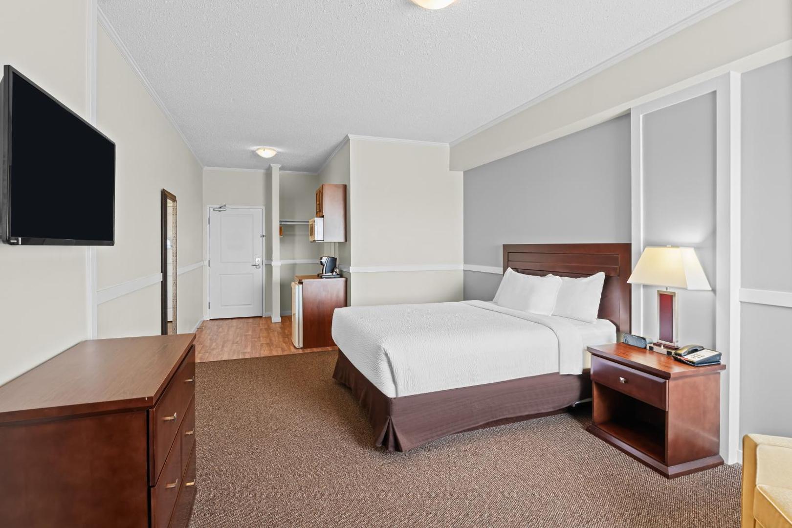 Days Inn by Wyndham Lamont