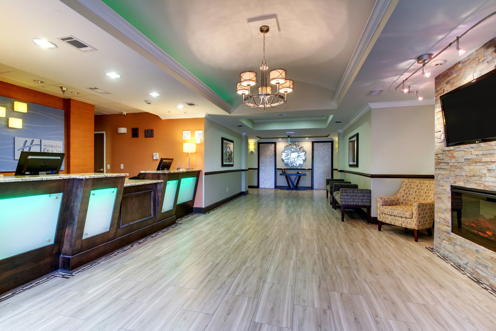 Holiday Inn Express & Suites Live oak