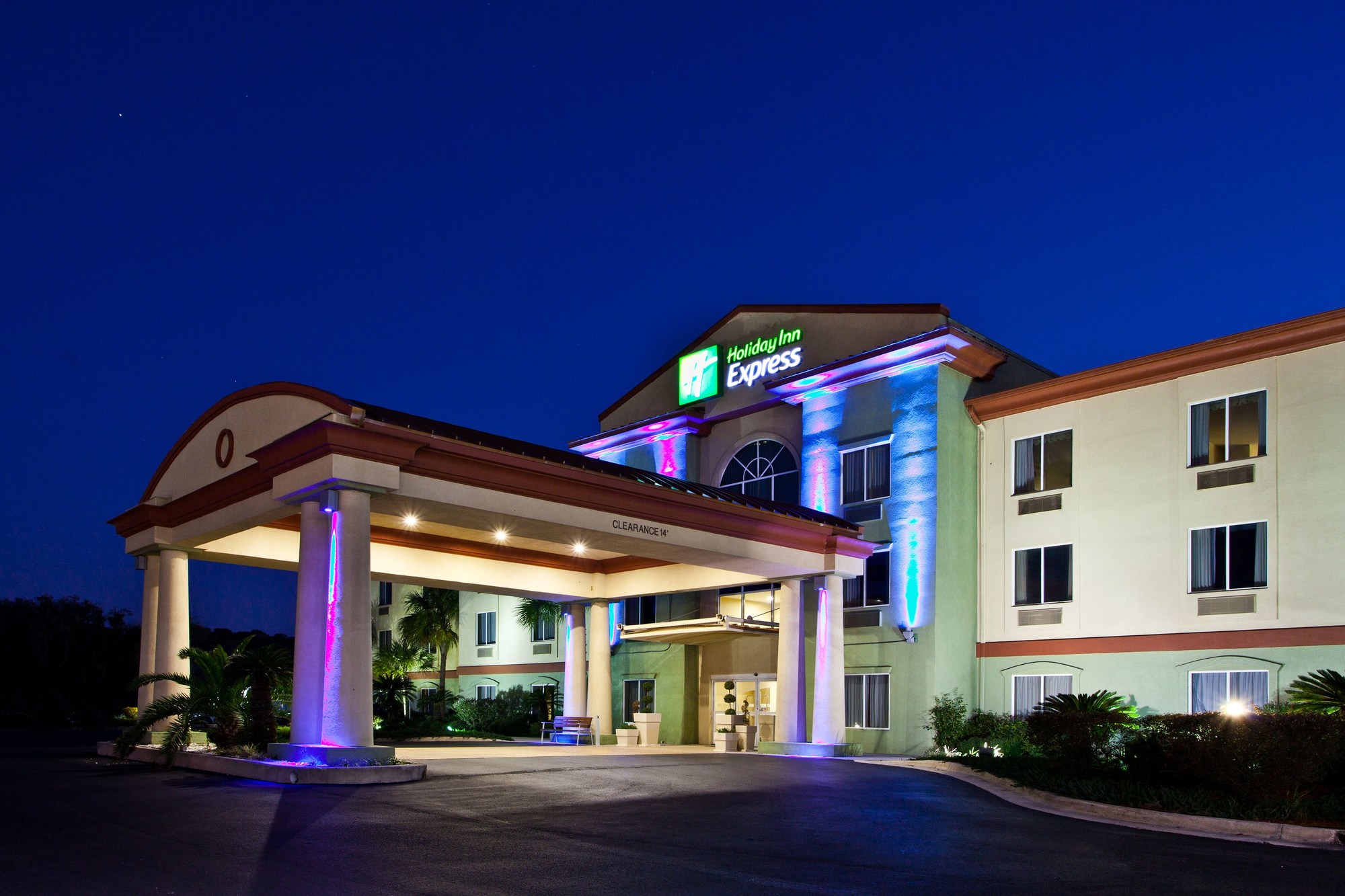 Holiday Inn Express & Suites Live oak